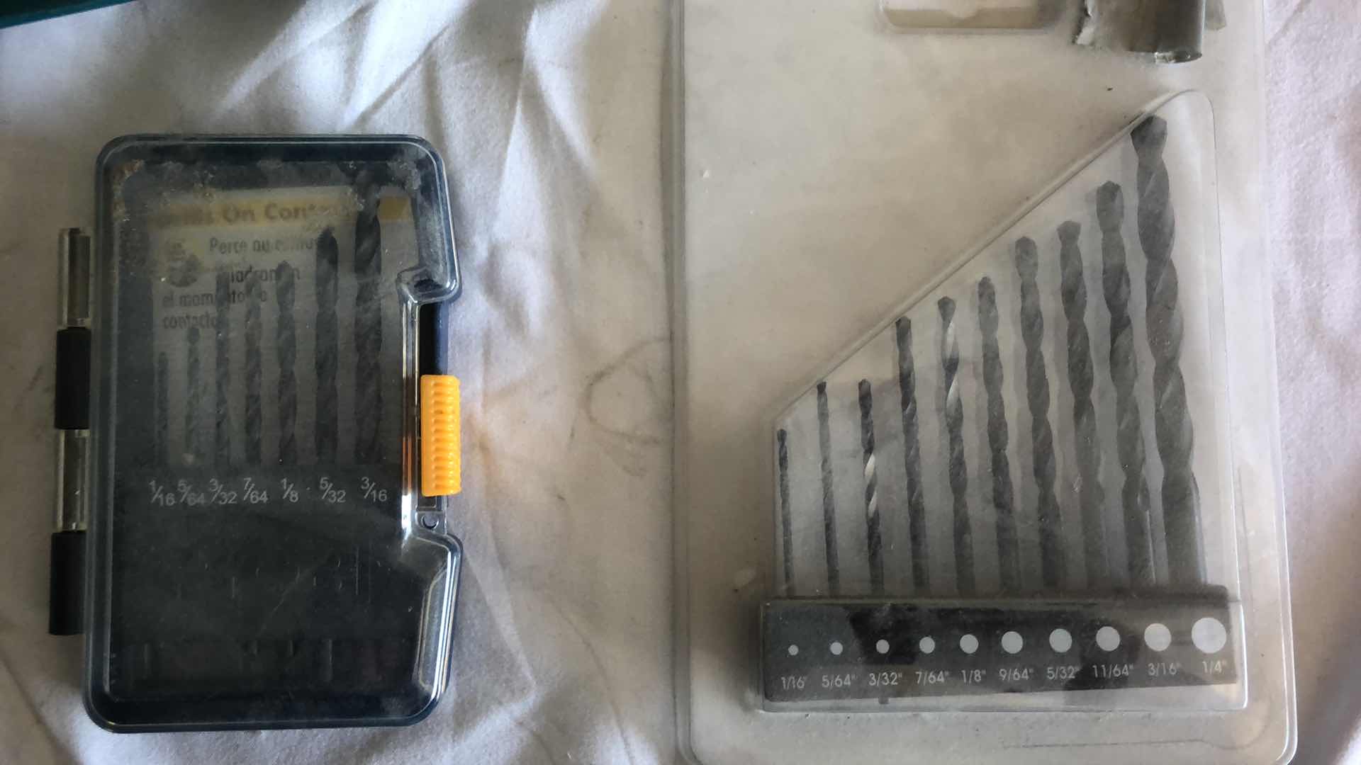 Photo 5 of SHOP BUNDLE - DRILL BIT SETS, RACHET SET, ASSORTED WORK GLOVES, 300 BANDASLEEVE BAGS