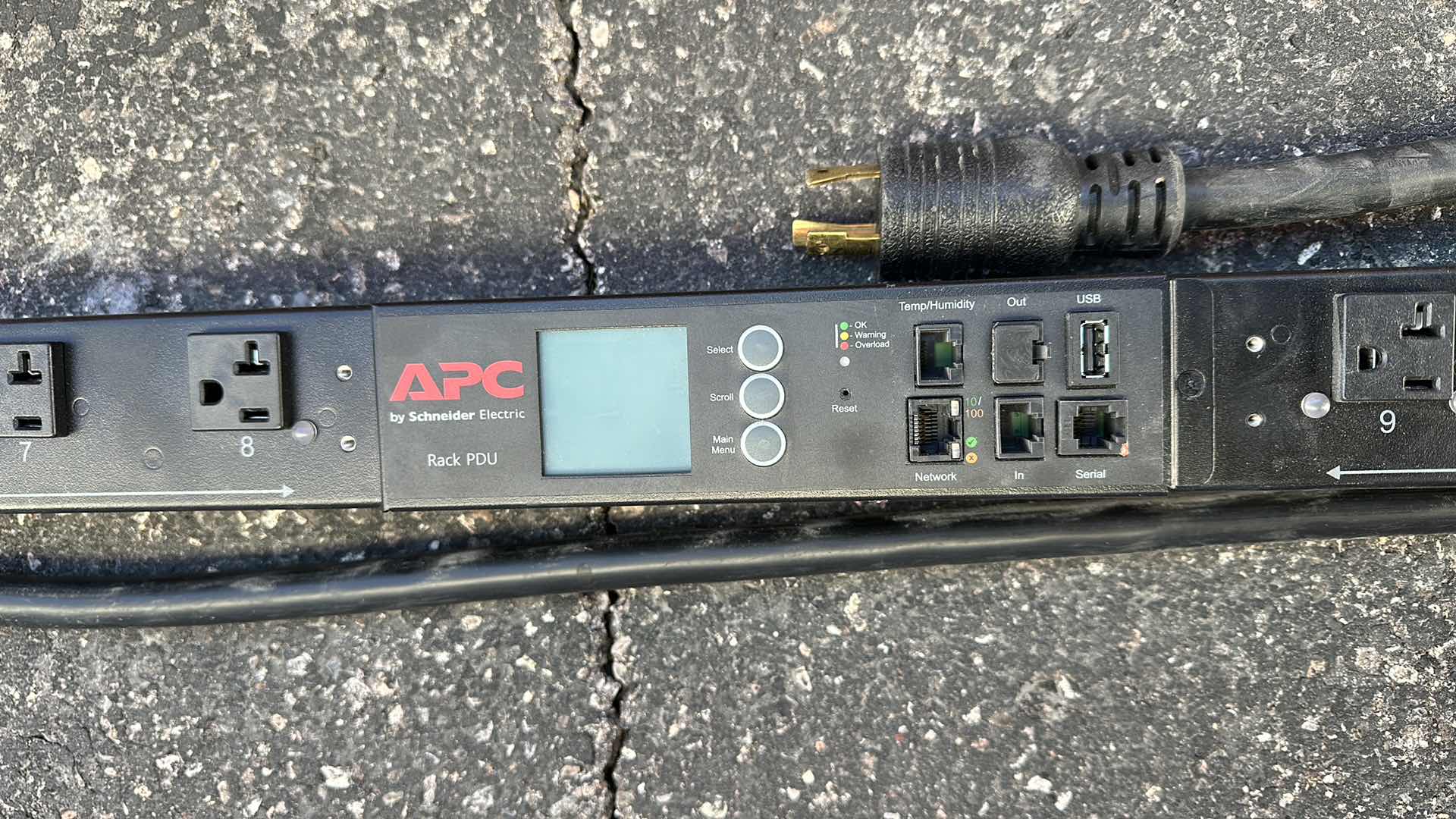 Photo 1 of 240 VOLTAGE 24 OUTLET ELECTRIC BAR 6 FT