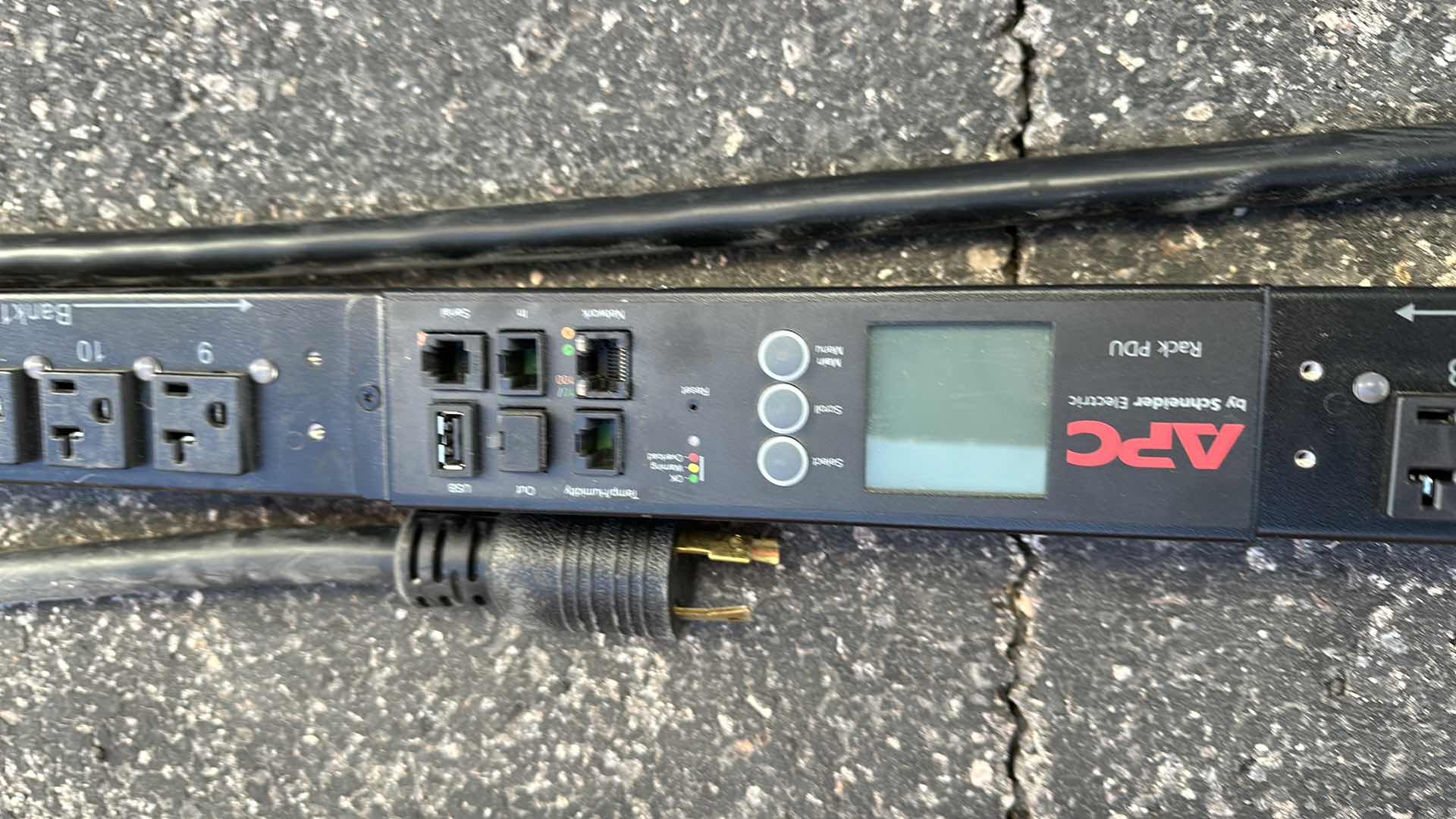 Photo 1 of 240 VOLTAGE 24 OUTLET ELECTRIC BAR 6 FT