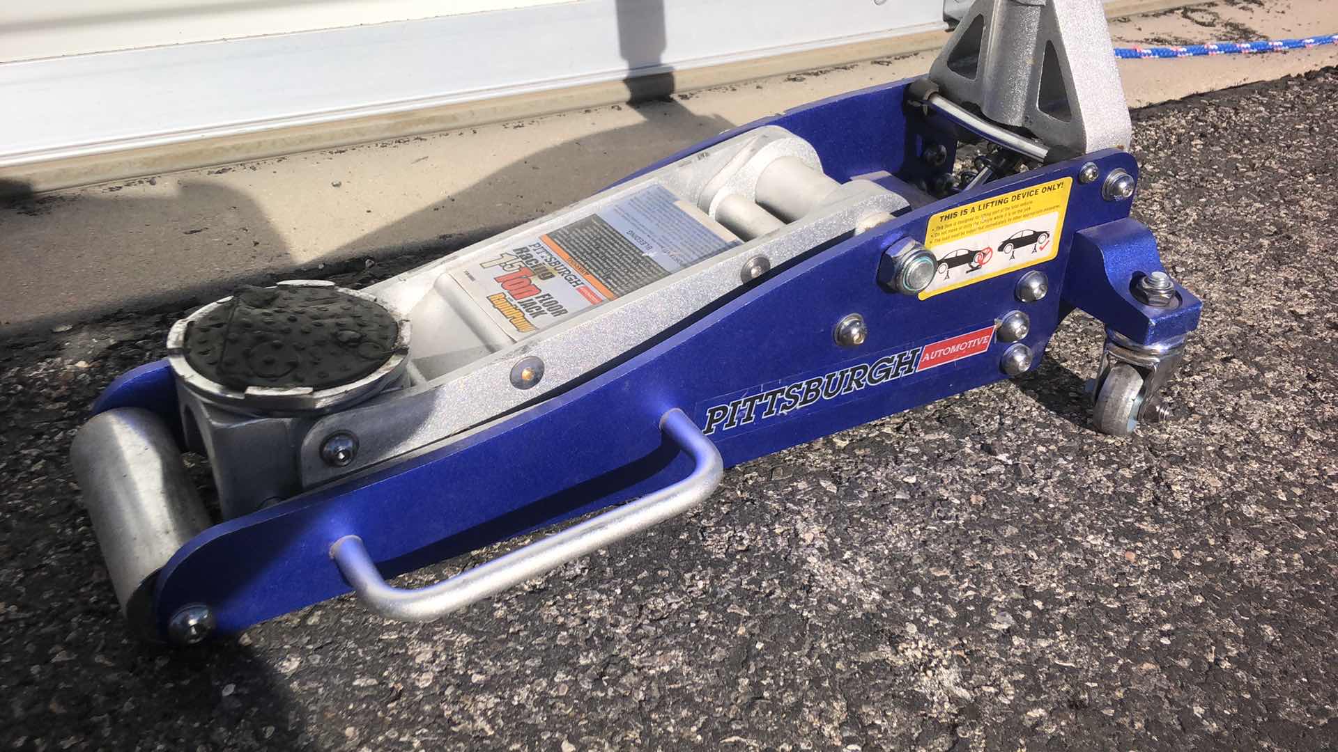 Photo 1 of PITTSBURGH AUTOMOTIVE 1.5 TON RAPID PUMP FLOOR JACK