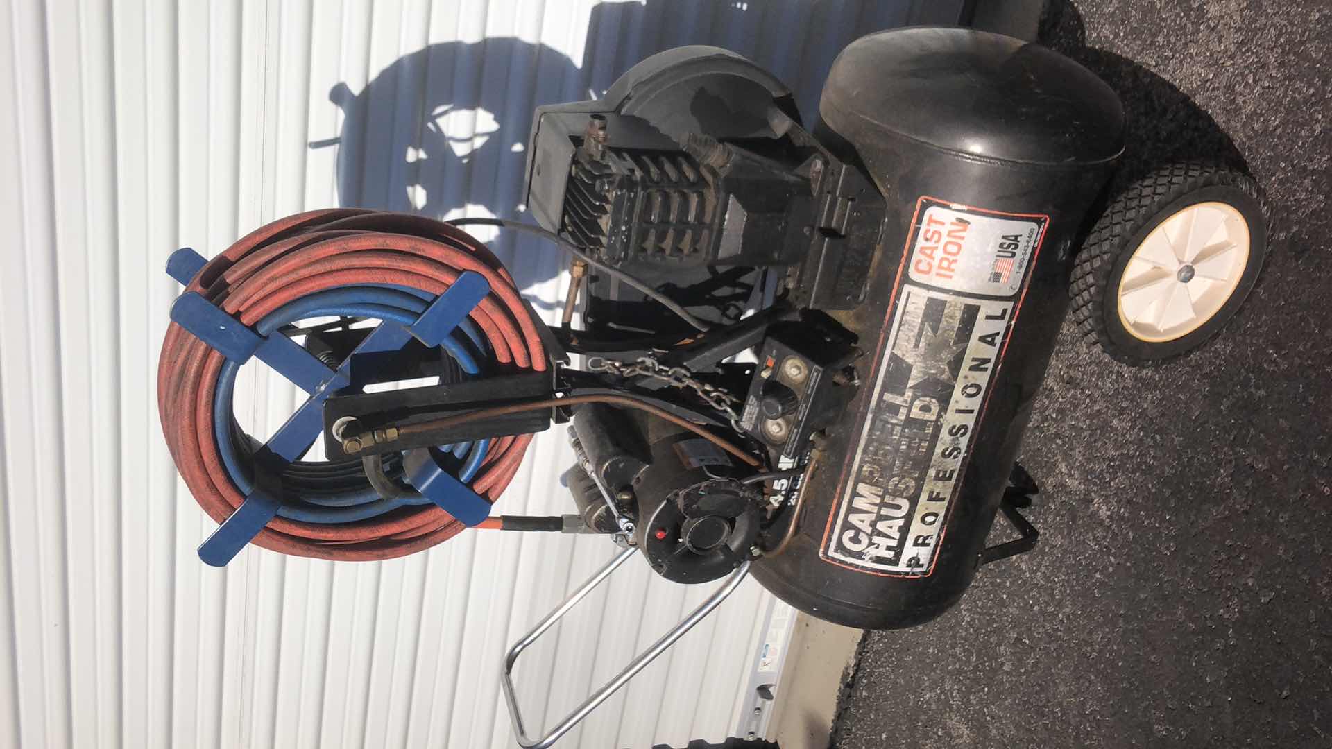 Photo 1 of CAMPBELL HAUSFELD PROFESSIONAL 20GAL AIR COMPRESSOR