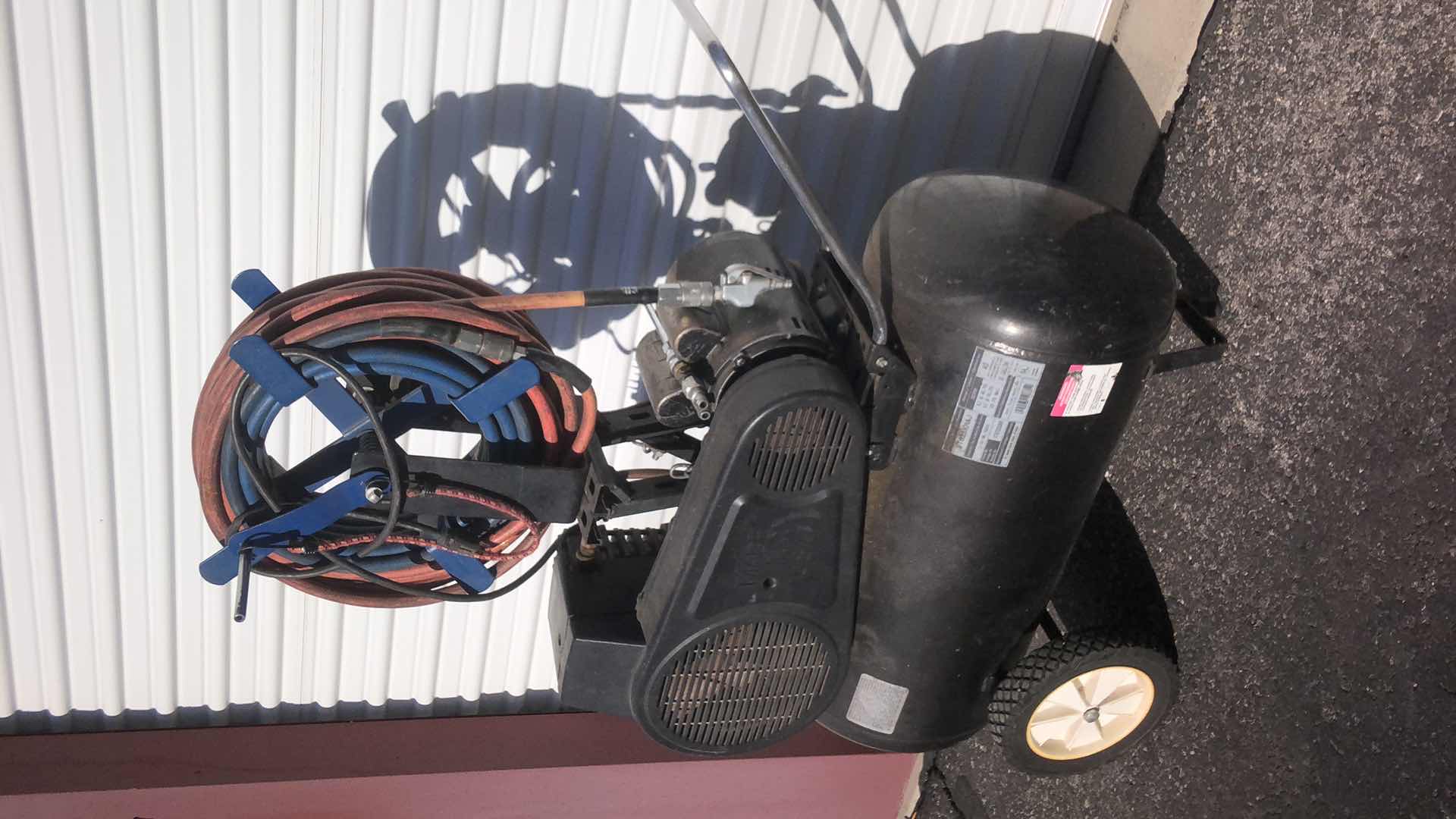 Photo 1 of CAMPBELL HAUSFELD PROFESSIONAL 20GAL AIR COMPRESSOR