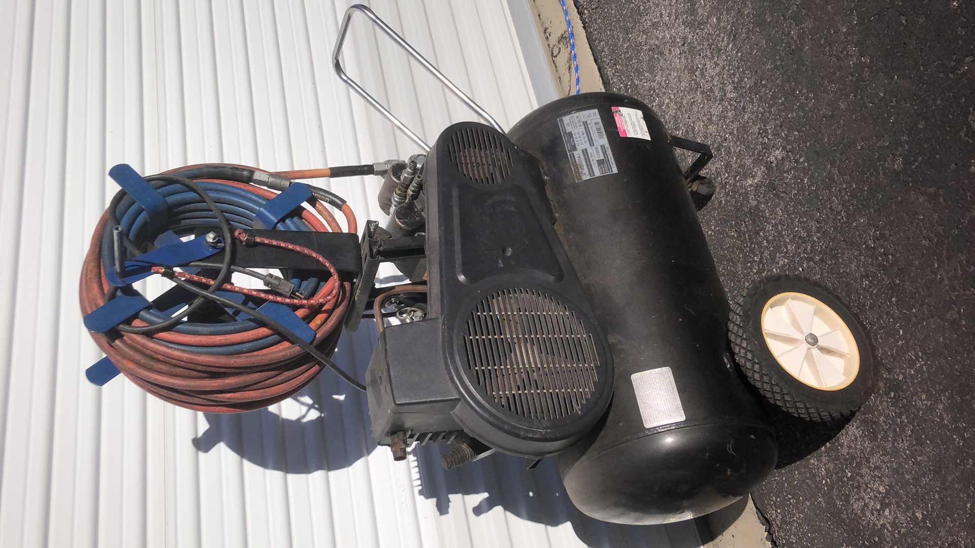 Photo 1 of CAMPBELL HAUSFELD PROFESSIONAL 20GAL AIR COMPRESSOR