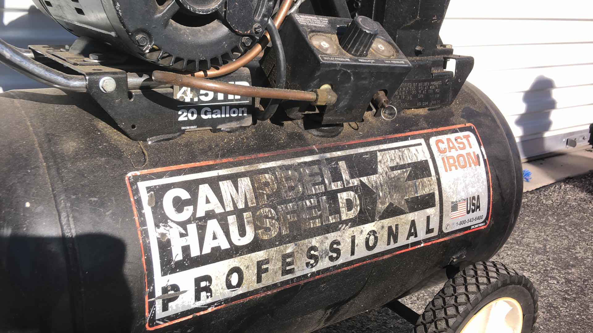 Photo 1 of CAMPBELL HAUSFELD PROFESSIONAL 20GAL AIR COMPRESSOR