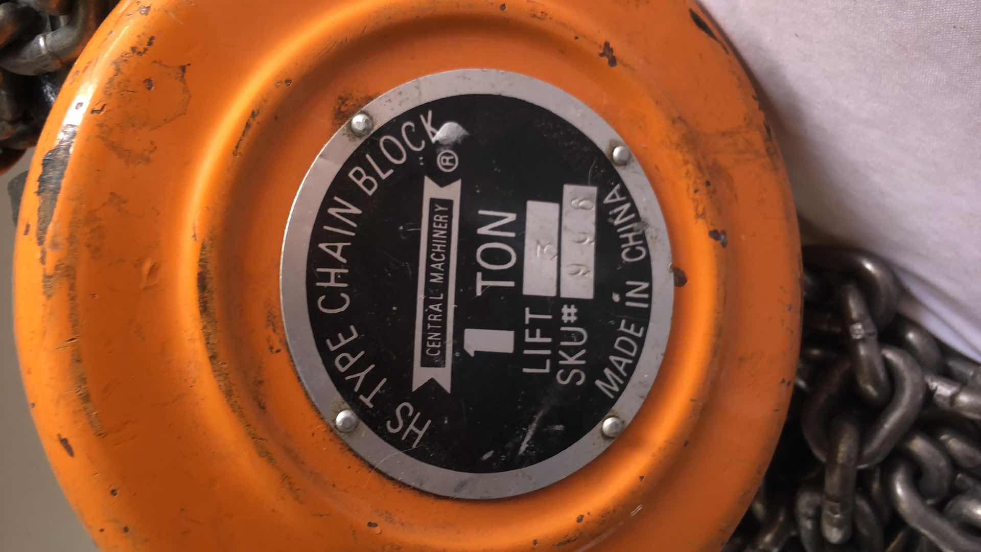 Photo 1 of HS TYPE CHAIN BLOCK 1 TON CENTRAL MACHINERY 996