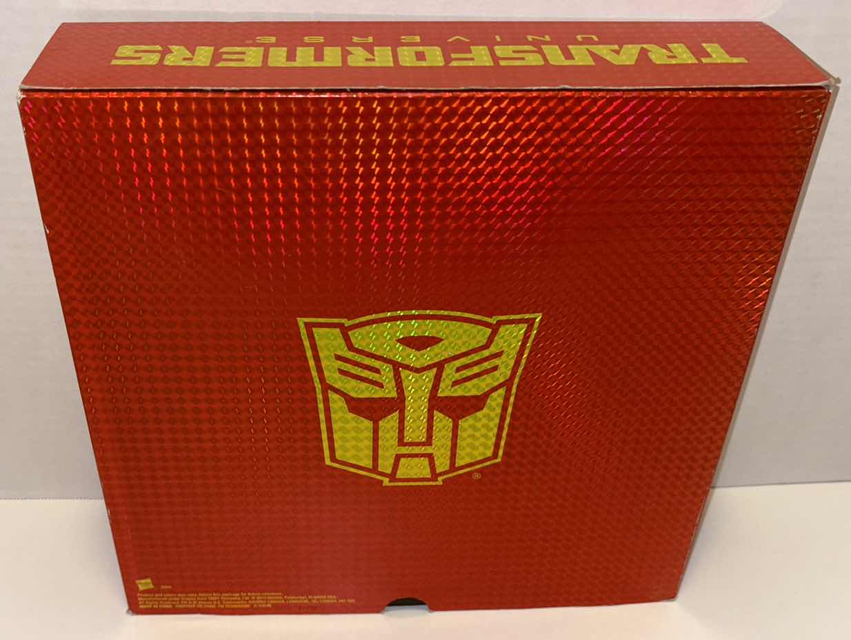 Photo 1 of NEW HASBRO 2010 TRANSFORMERS UNIVERSE G1 SERIES AUTOBOT BLASTER COMMEMORATIVE FIGURE