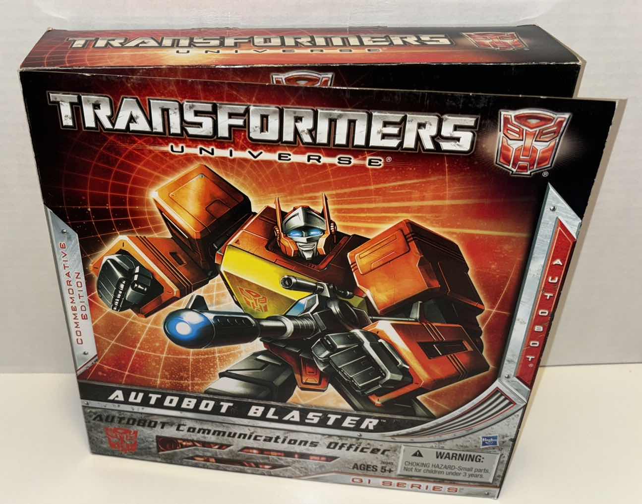 Photo 1 of NEW HASBRO 2010 TRANSFORMERS UNIVERSE G1 SERIES AUTOBOT BLASTER COMMEMORATIVE FIGURE