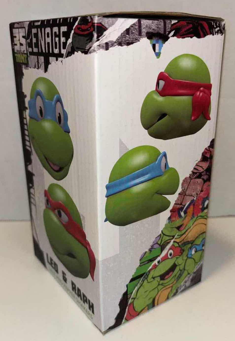 Photo 1 of NEW NICKELODEON 35 YEARS OF TMNT LEO & RAPH CERAMIC SALT & PEPPER SHAKER SET