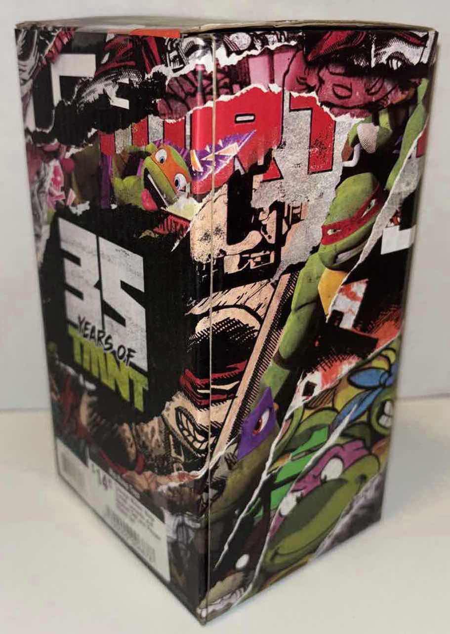 Photo 1 of NEW NICKELODEON 35 YEARS OF TMNT LEO & RAPH CERAMIC SALT & PEPPER SHAKER SET