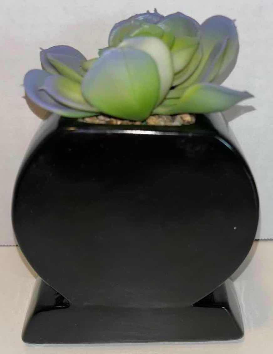 Photo 1 of $20 NEW BATMAN CIRCLE LOGO CERAMIC PLANTER 2.5” x 4.6” H4.75”