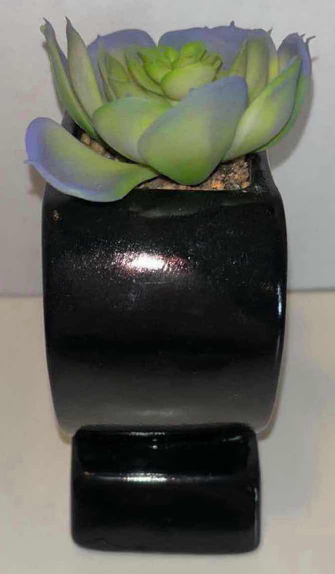 Photo 2 of $20 NEW BATMAN CIRCLE LOGO CERAMIC PLANTER 2.5” x 4.6” H4.75”
