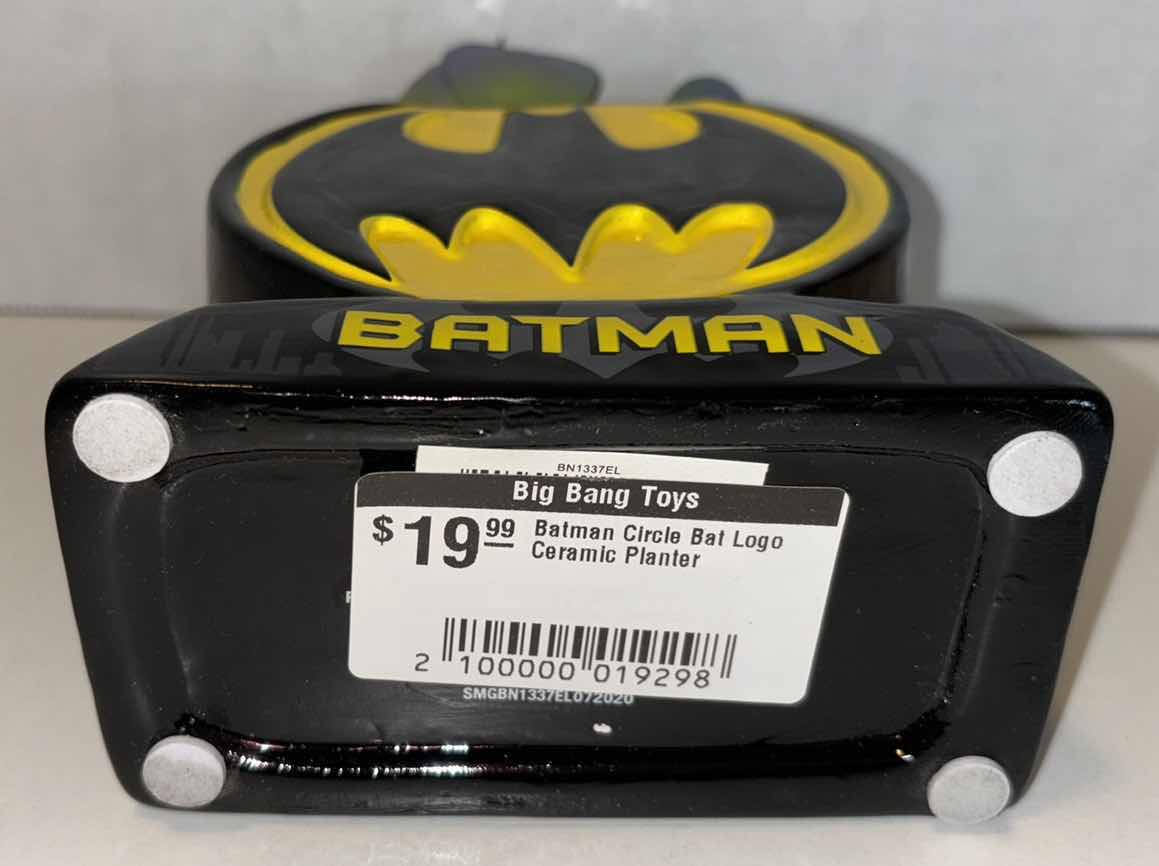 Photo 4 of $20 NEW BATMAN CIRCLE LOGO CERAMIC PLANTER 2.5” x 4.6” H4.75”