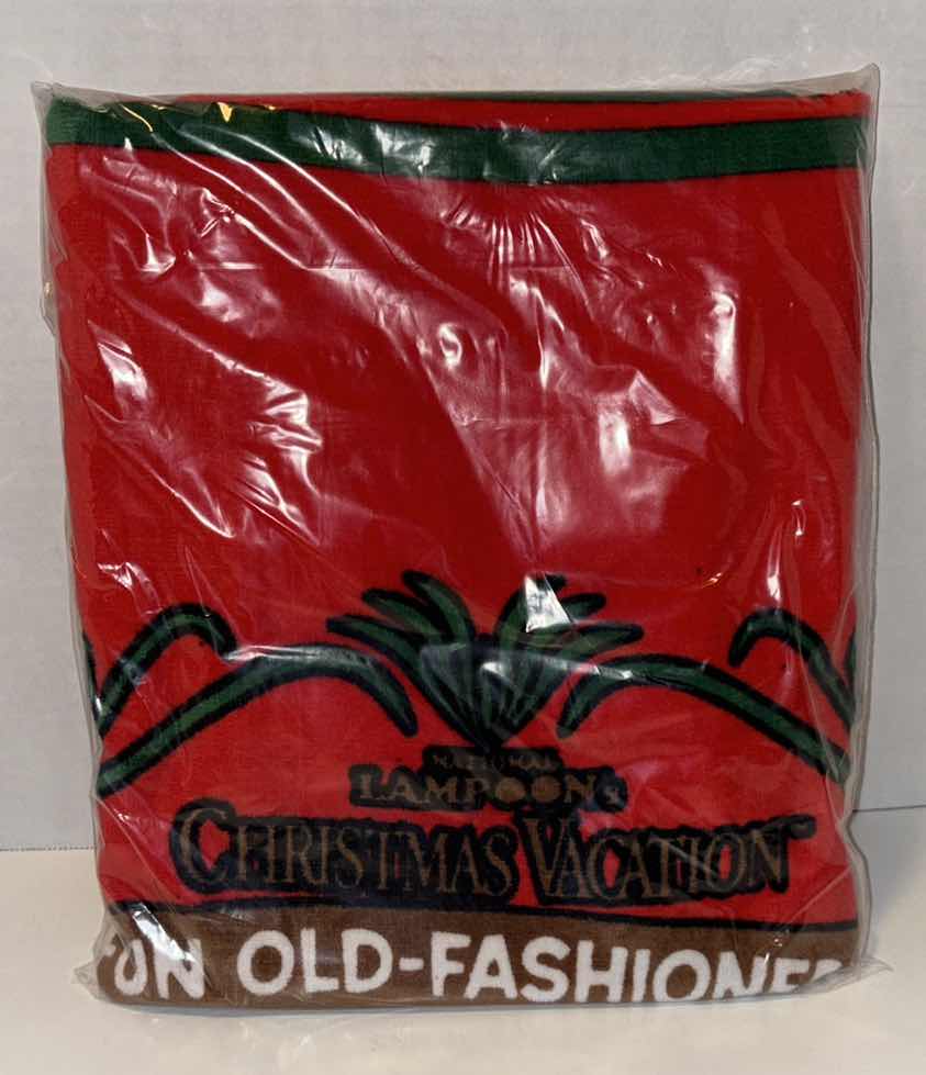 Photo 1 of NEW FACTORY ENTERTAINMENT NATIONAL LAMPOONS CHRISTMAS VACATION ‘CHAINSAW CLARK’ 30” X 60” BEACH/BATH TOWEL