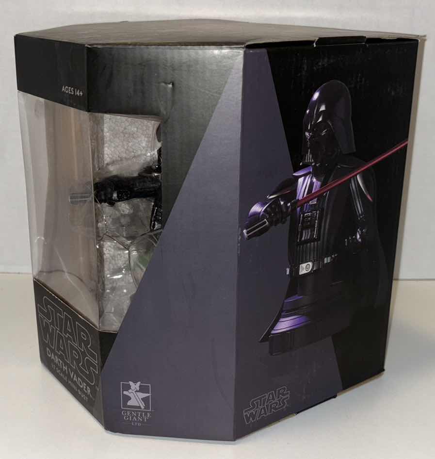 Photo 1 of NEW DIAMOND SELECT TOYS GENTLE GIANT LTD STAR WARS “DARTH VADER” 1:7 SCALE MINI BUST