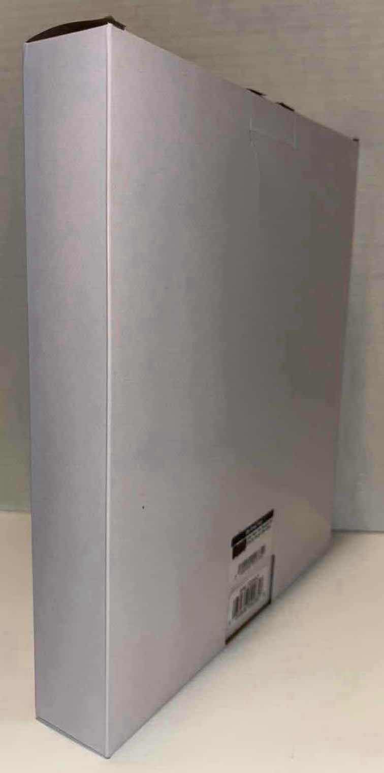 Photo 1 of NEW ACCUTIME STAR WARS THE MANDALORIAN “BOUNTY HUNTER” 10” x 10” WALL CLOCK