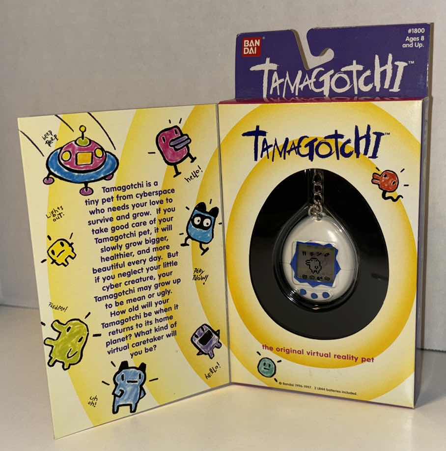 Photo 1 of NEW 1996-97 BANDAI TAMAGOTCHI THE ORIGINAL VIRTUAL REALITY PET KEYCHAIN