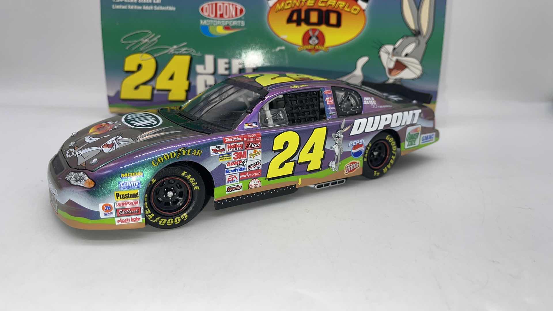 Photo 3 of 2001 JEFF GORDAN LOONEY TUNES DIECAST RACING DIECAST CAR 1:24