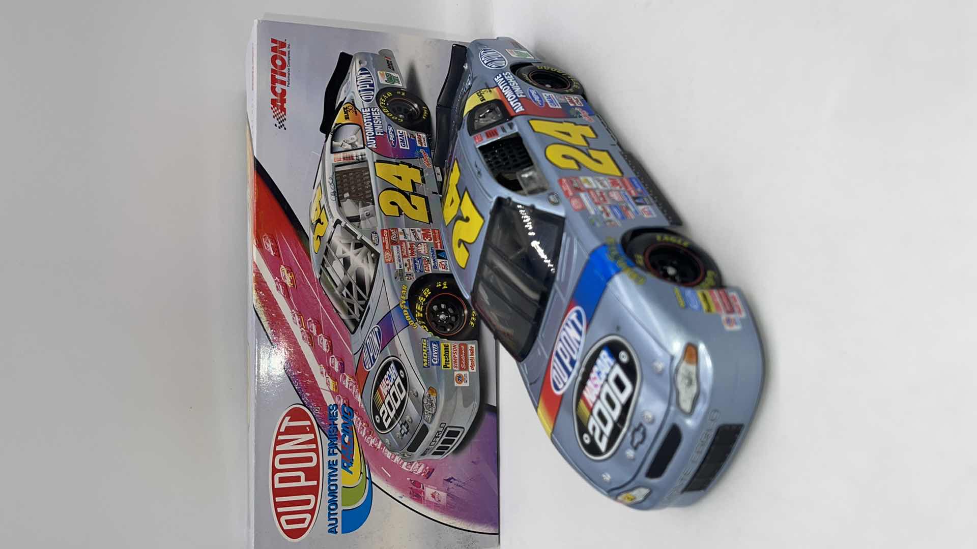 Photo 4 of RARE 2000 JEFF GORDAN #24 DUPONT SILVER NASCAR DIECAST CAR 1:24