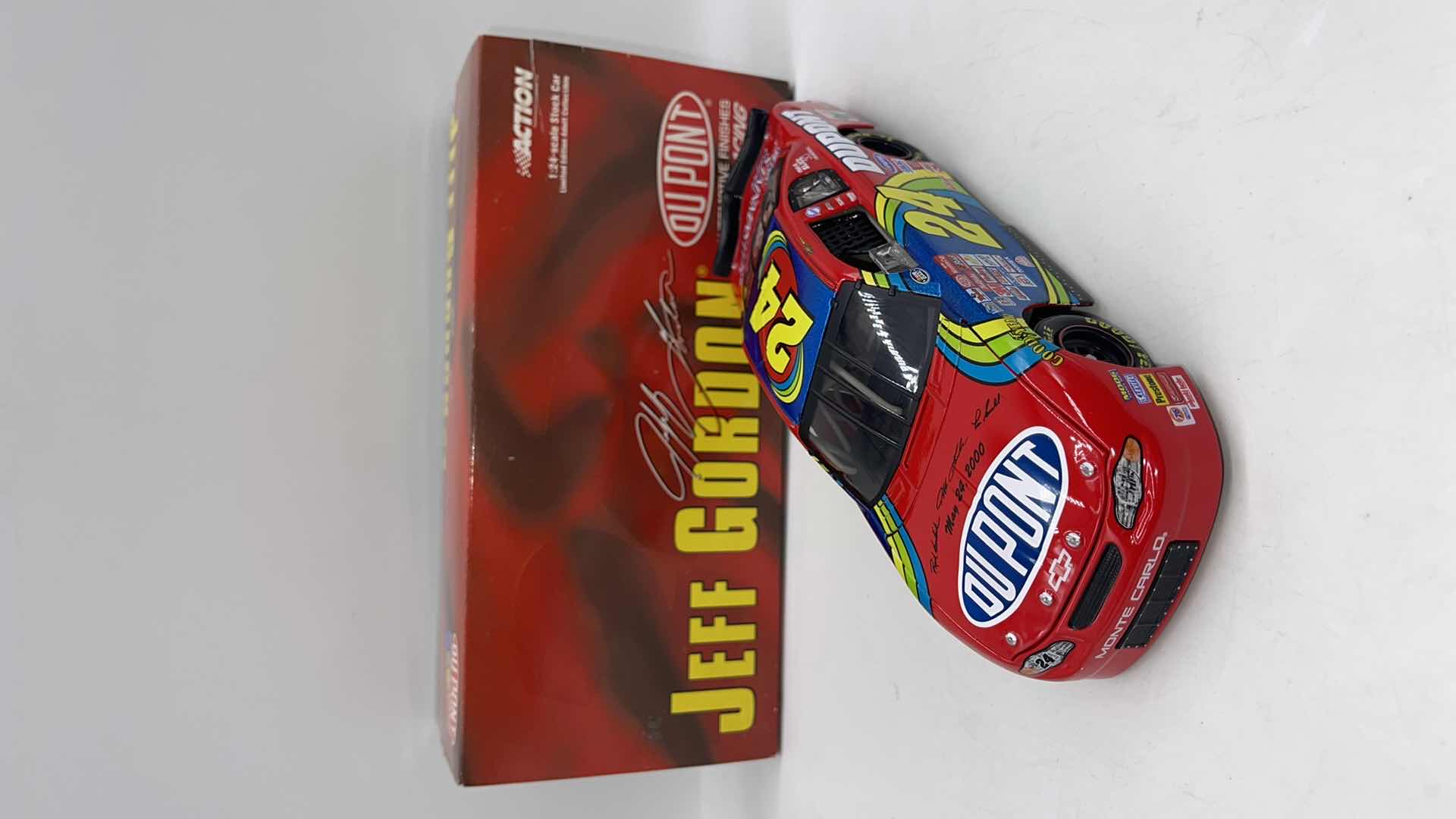 View 4 of 2000 JEFF GORDON DUPONT CHARLOTTE NASCAR DIECAST CAR 1:24 