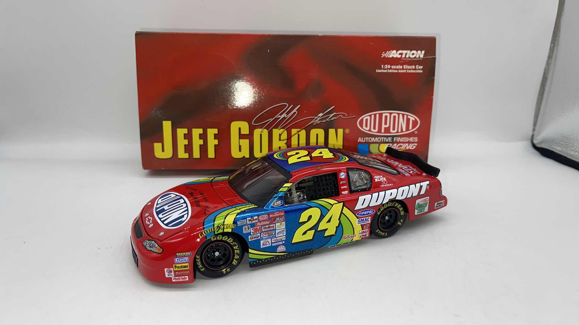 View 1 of 2000 JEFF GORDON DUPONT CHARLOTTE NASCAR DIECAST CAR 1:24 