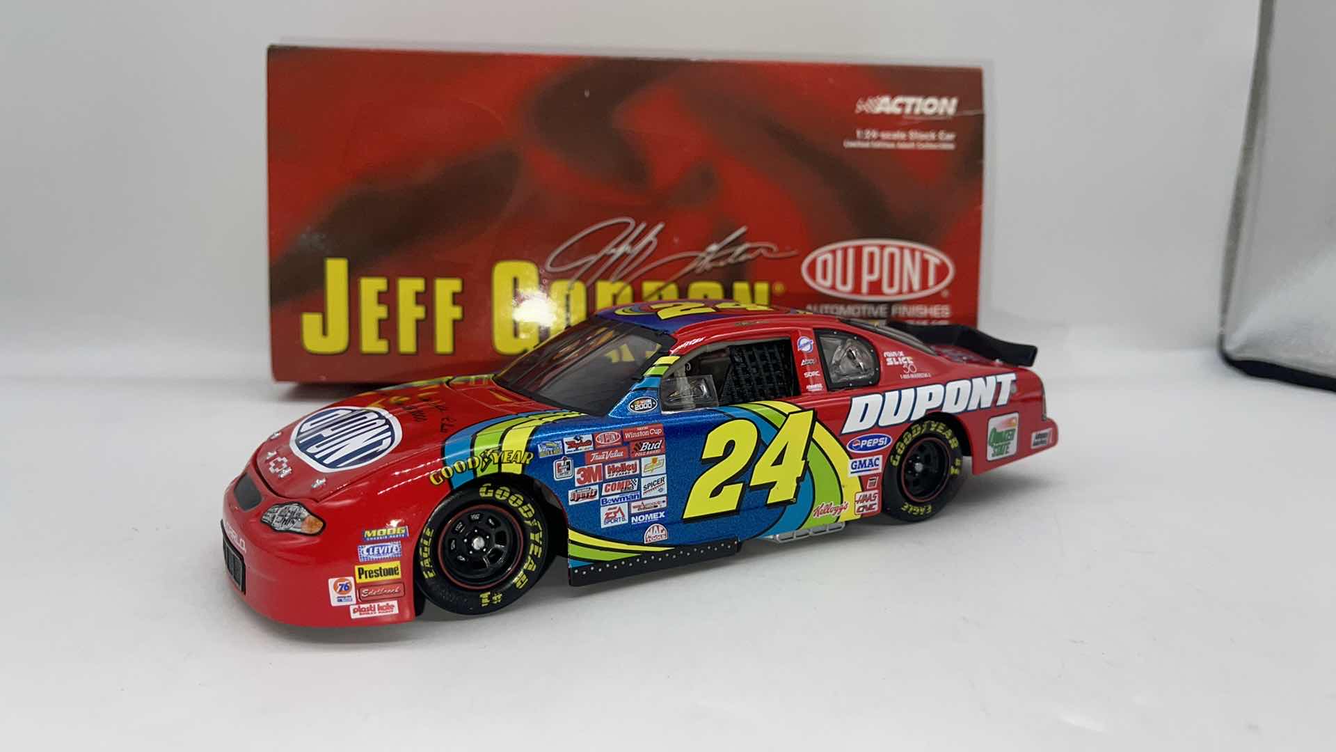 View 3 of 2000 JEFF GORDON DUPONT CHARLOTTE NASCAR DIECAST CAR 1:24 