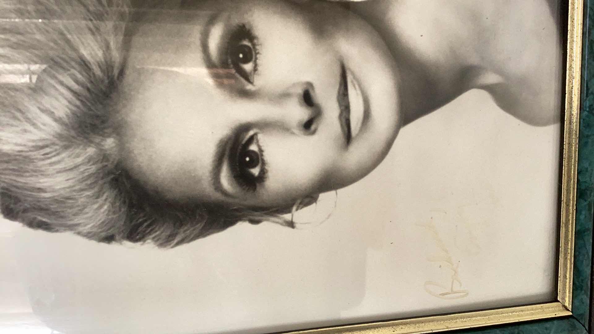 Photo 1 of JANET LEIGH AUTOGRAPHED PHOTO 10” X H 12”