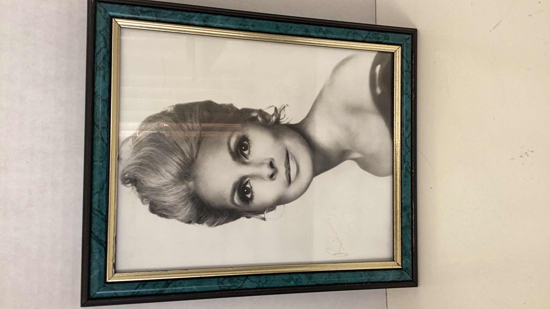 Photo 1 of JANET LEIGH AUTOGRAPHED PHOTO 10” X H 12”