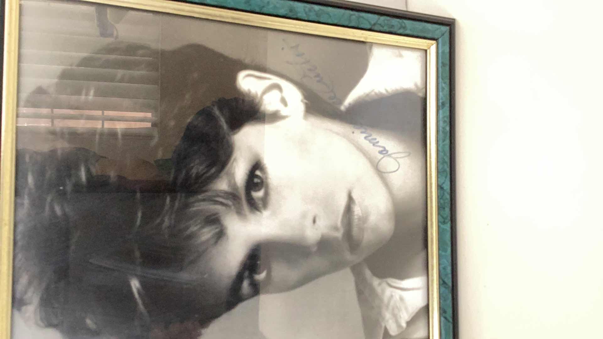 Photo 1 of JAMIE LEE CURTIS AUTOGRAPHED PHOTO 10” X H 12”