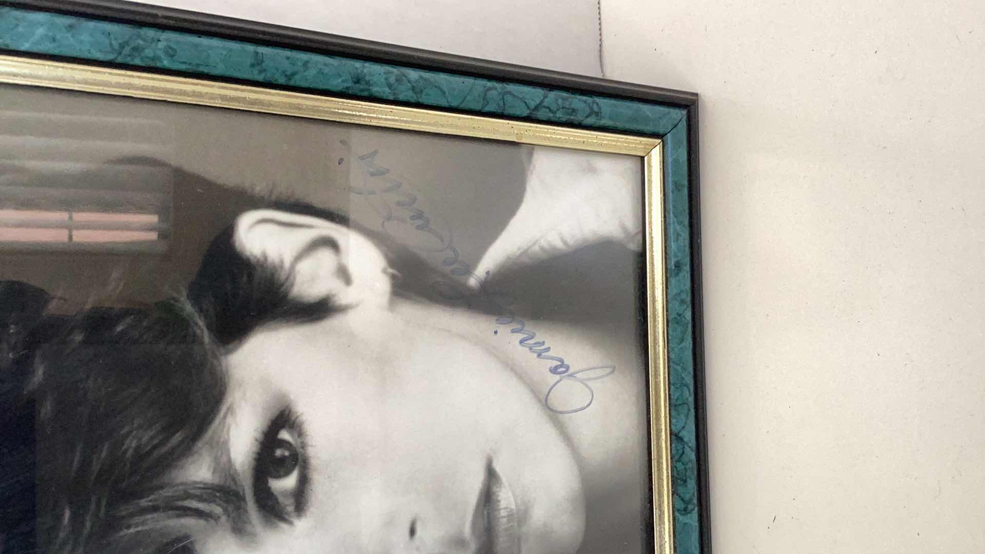 Photo 1 of JAMIE LEE CURTIS AUTOGRAPHED PHOTO 10” X H 12”