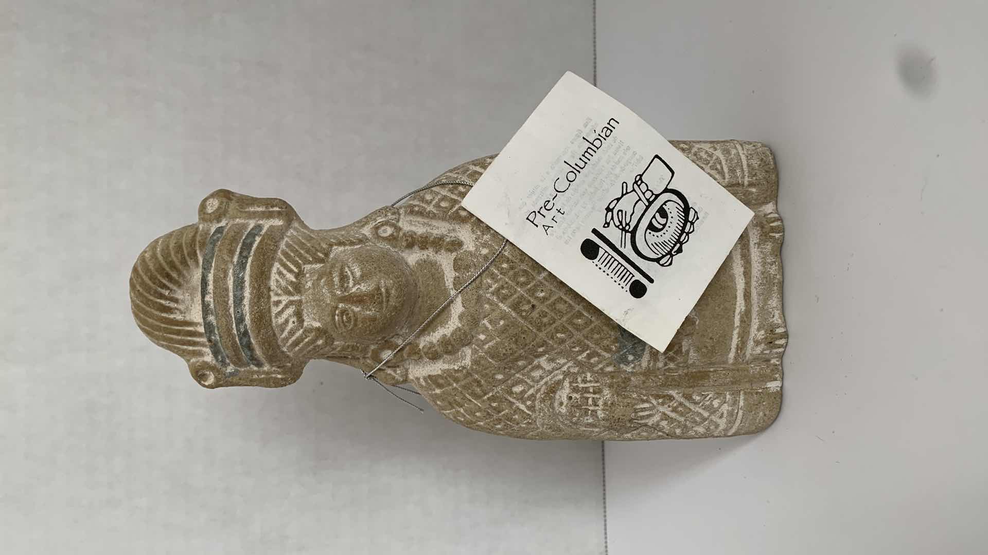 Photo 1 of REPLICA MUJER CON VESTIDO RITUAL O CON KUB CERAMIC MAYAN STATUE 4” X 2” H 8”