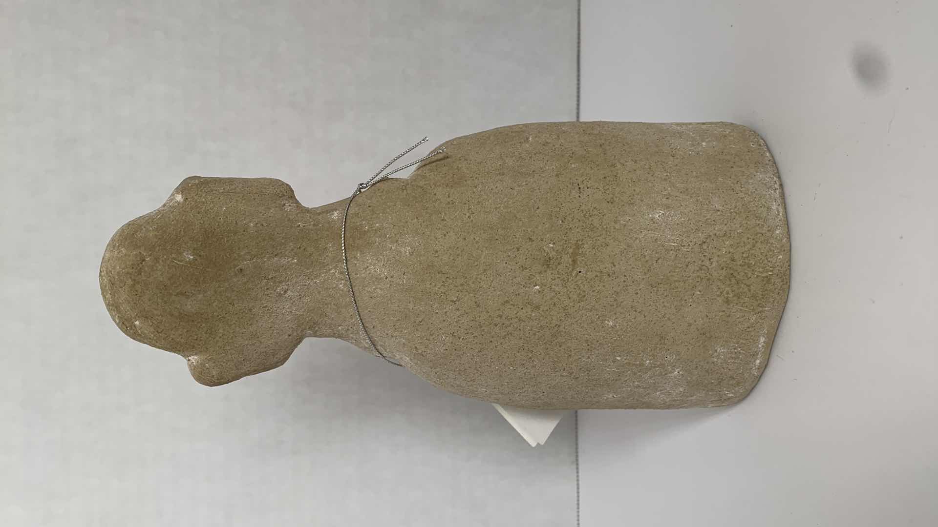 Photo 1 of REPLICA MUJER CON VESTIDO RITUAL O CON KUB CERAMIC MAYAN STATUE 4” X 2” H 8”