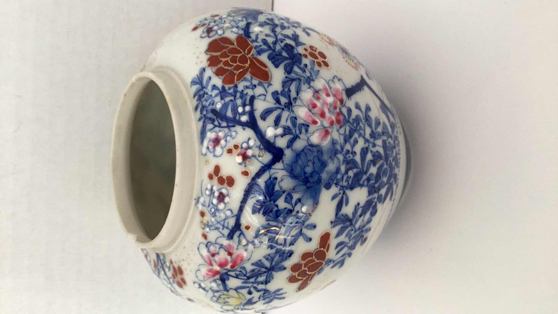 Photo 1 of RARE VINTAGE CHINESE PORCELAIN VASE 5” X 5” RETAIL