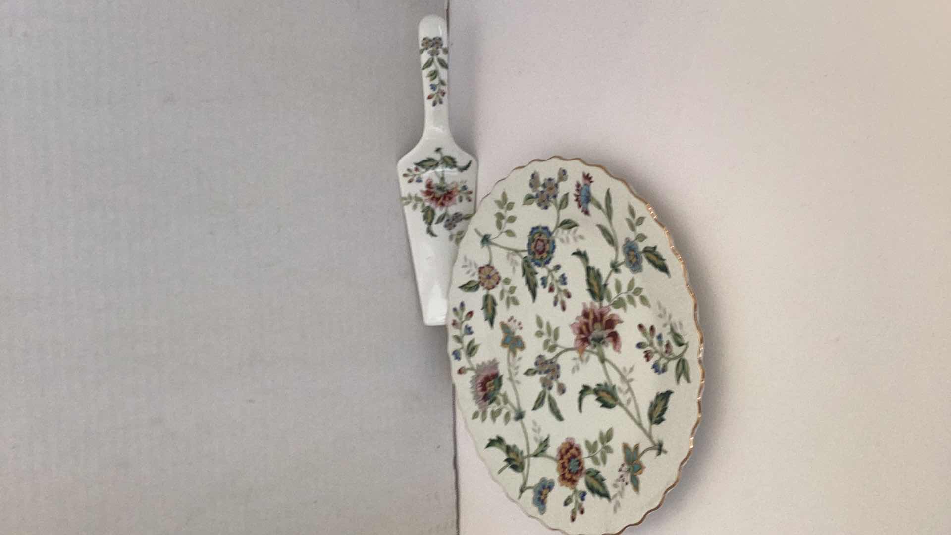 Photo 1 of ANDREA BY SADEK 10” CAKE PLATE AND CUTTER