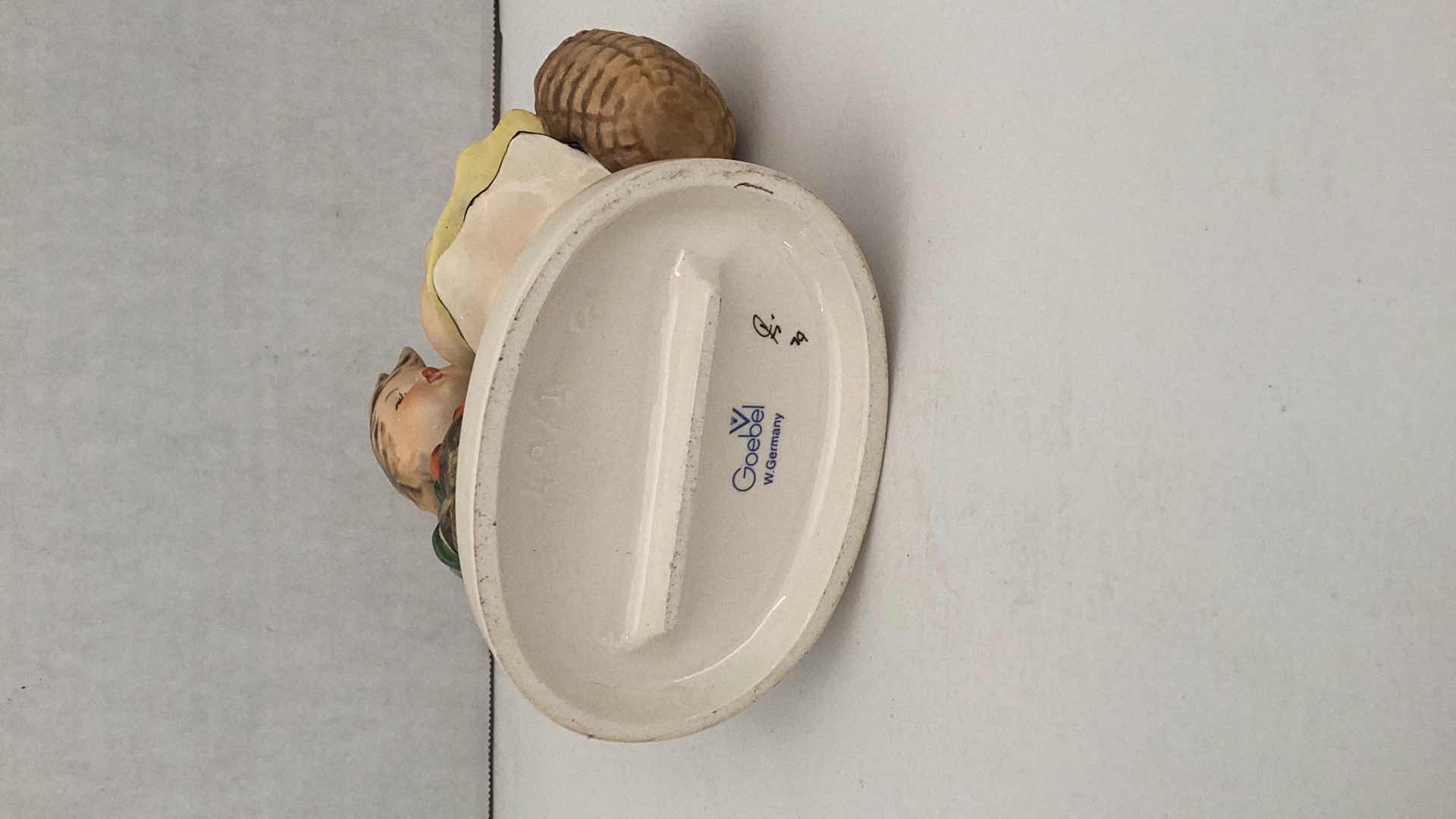 Photo 1 of GOEBEL “TO MARKET” POR FIGURES