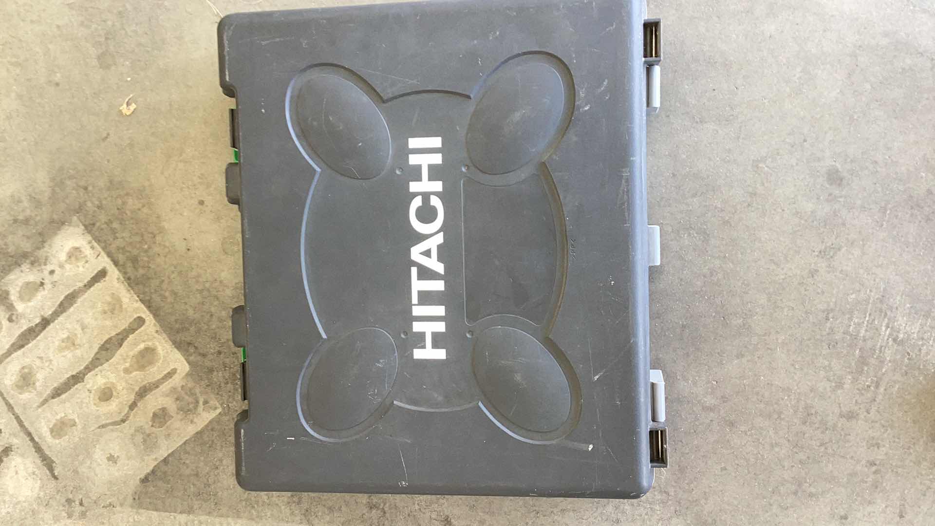 Photo 1 of HITACHI DS 180MR ELECTRIC POWERDRILL WITH BATTERIES AND CASE