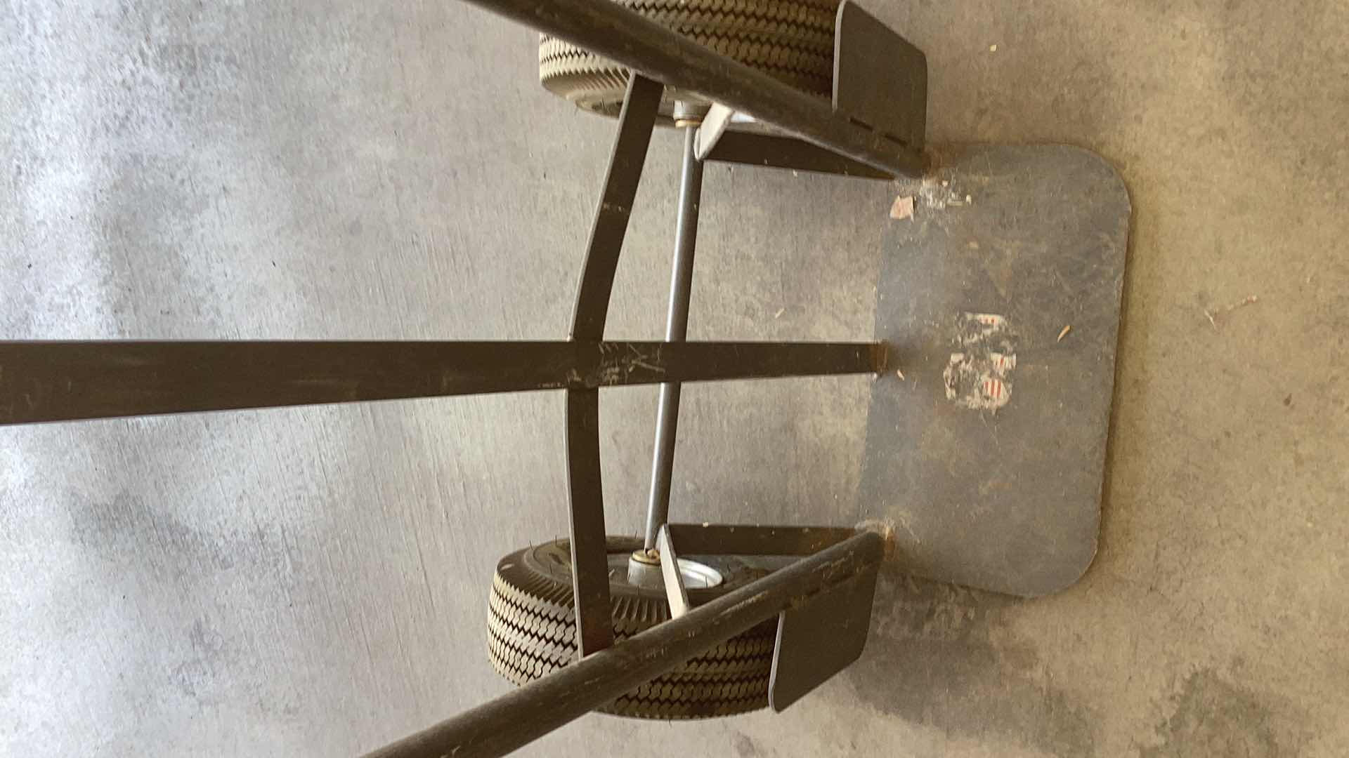 Photo 3 of HAND TRUCK INFLATABLE TIRES