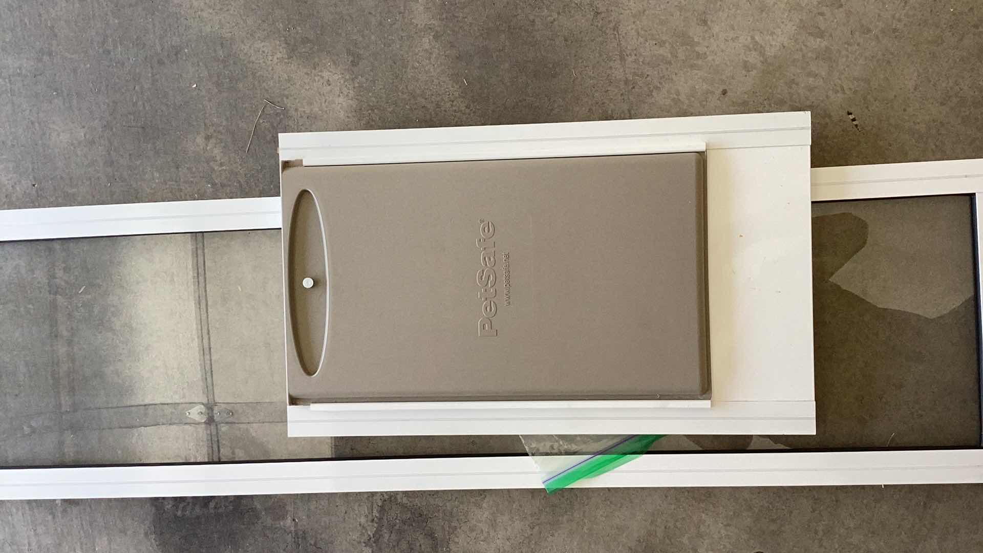 Photo 1 of PET SAFE LARGE DOG ENTRYWAY