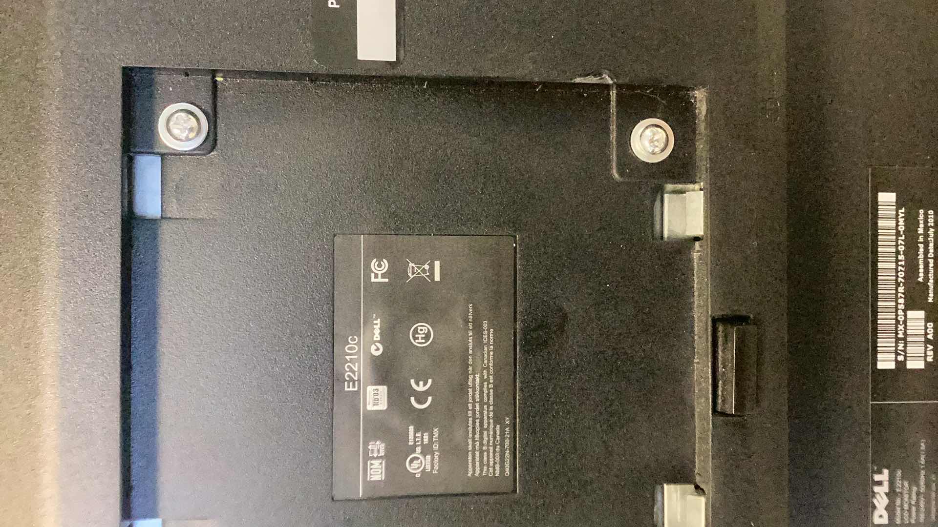 Photo 3 of DELL COMPUTER MONITOR NO STAND E2210C