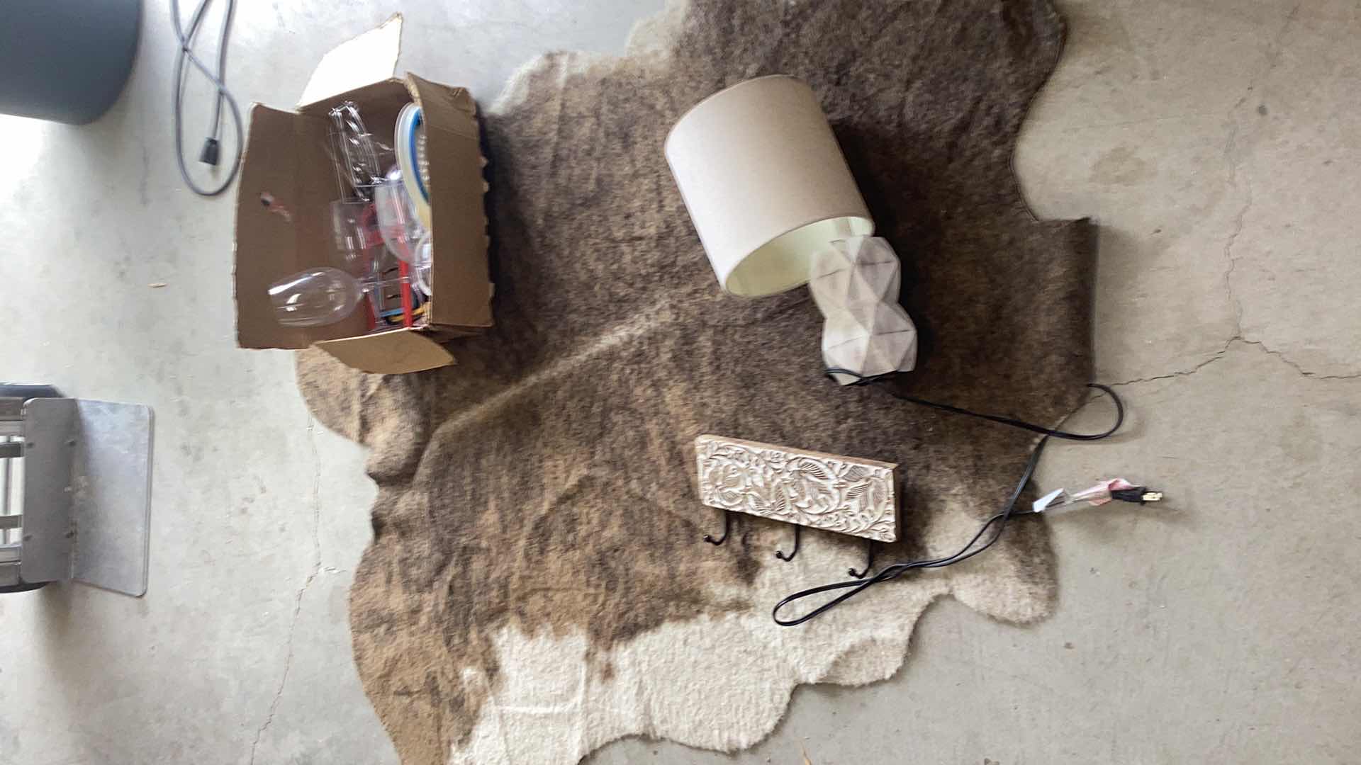 Photo 1 of HOME DECOR ASSORTMENT - RUG , WALL DECOR AND MORE 