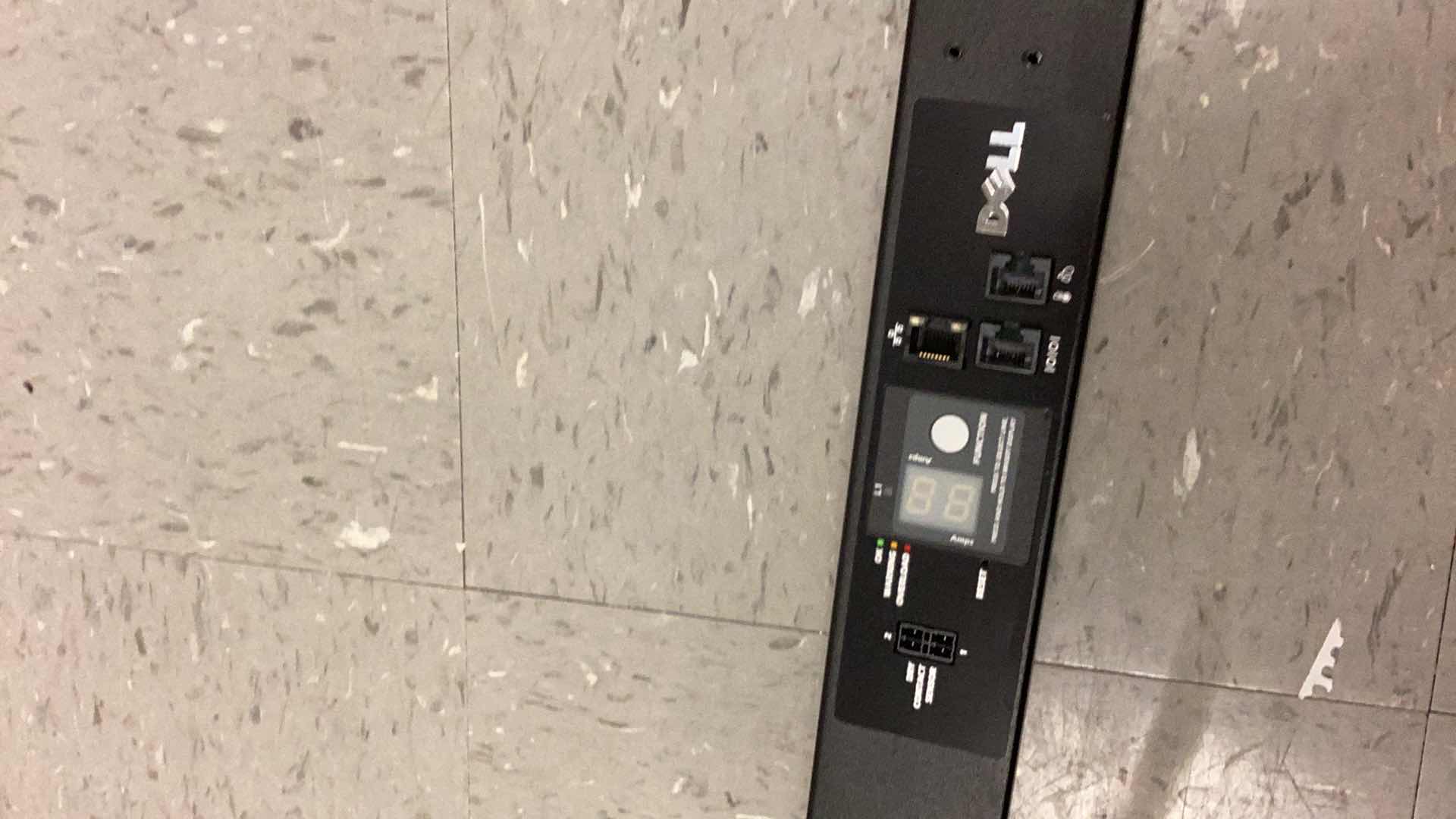 Photo 1 of DELL POWER STRIP