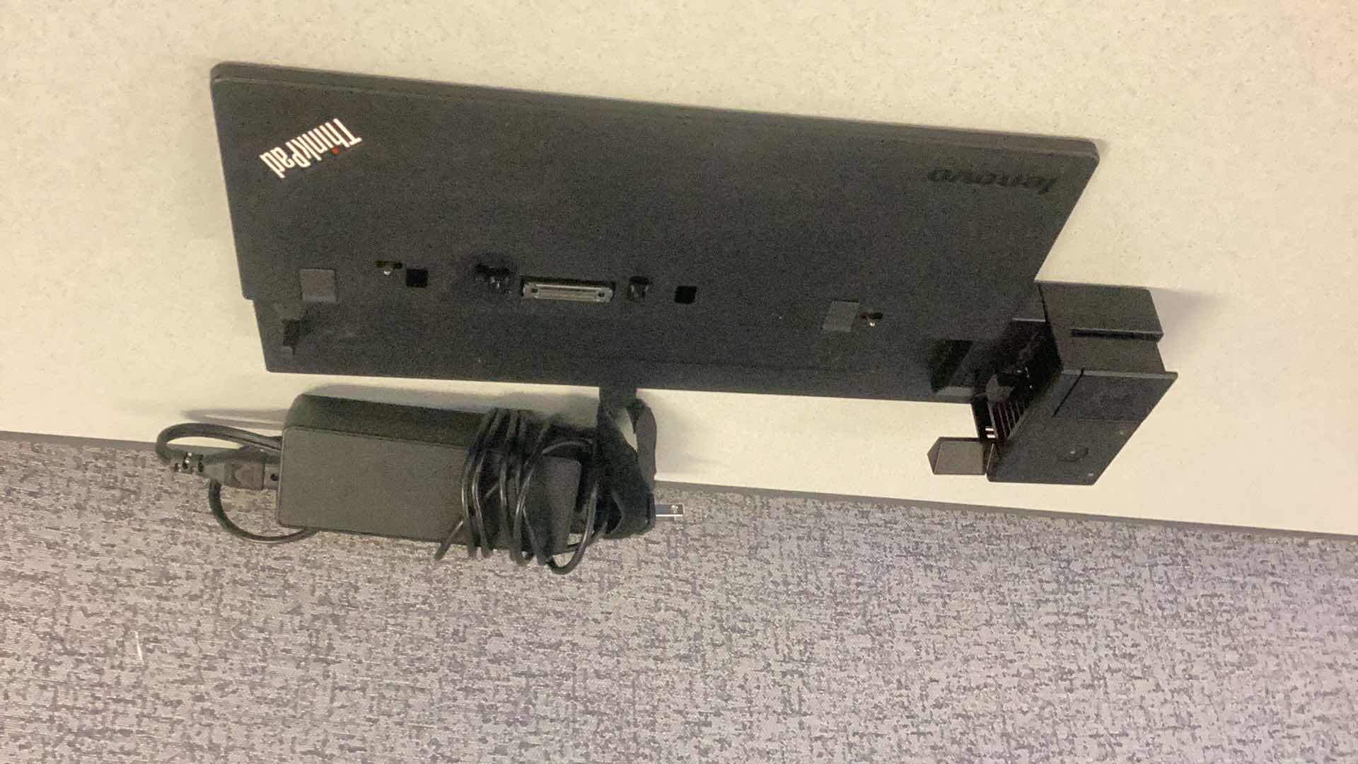 Photo 1 of LENOVO THINKPAD PRO DOCKING STATION