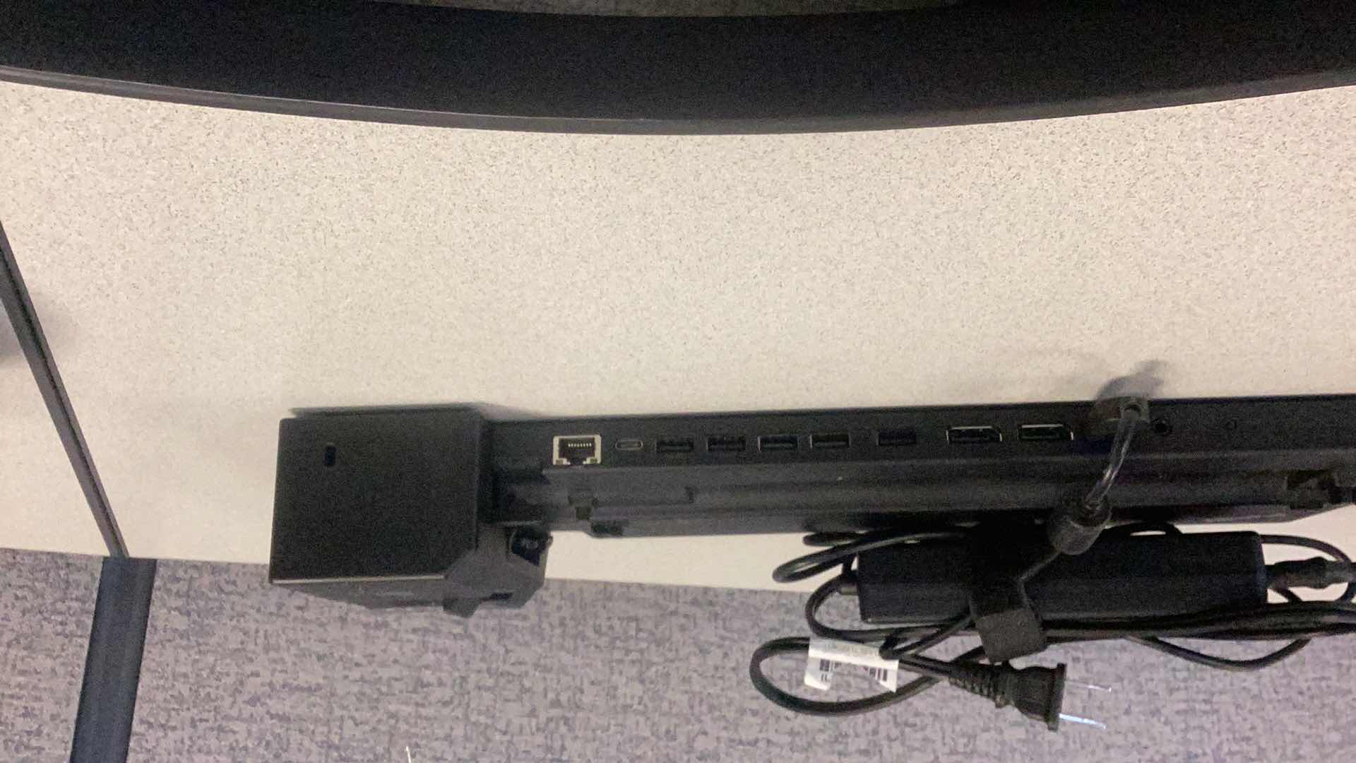 Photo 1 of LENOVO THINKPAD PRO DOCKING STATION