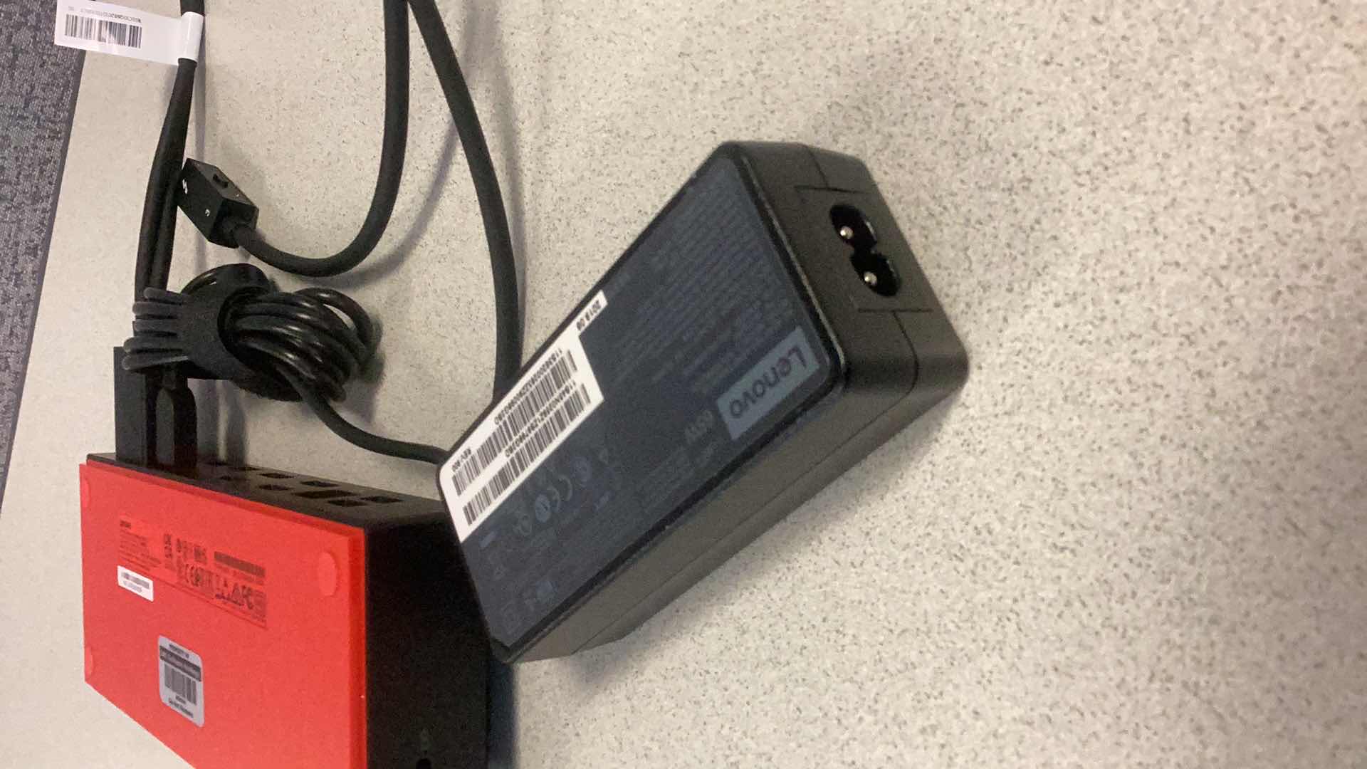 Photo 3 of LENOVO THUNDERBOLT 3 WORKSTATION DOCK GEN 2