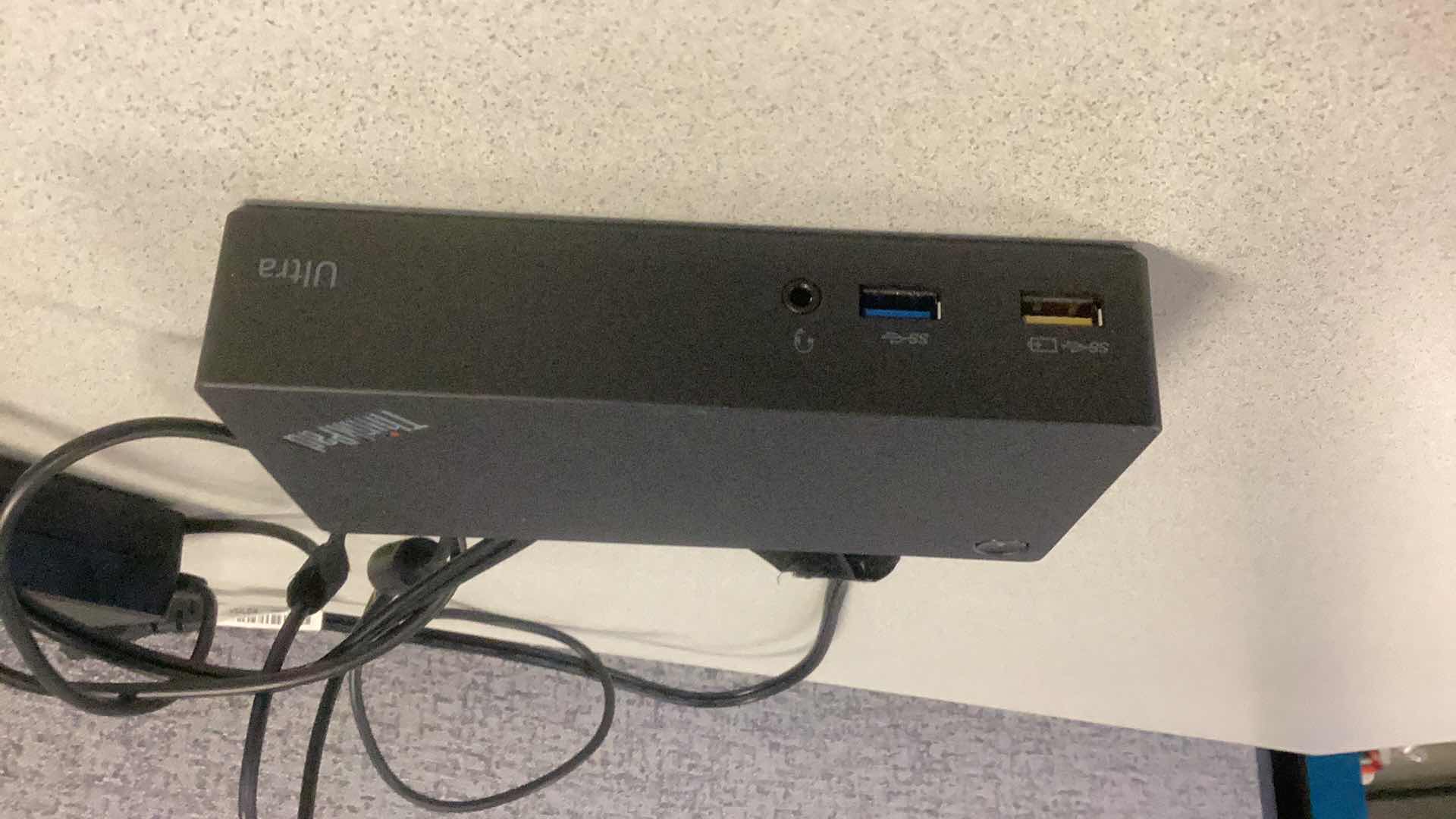 Photo 1 of LENOVO THINKPAD USB 3.0 ULTRADOCK DISPLAY LINK 4K PLUG AND DISPLAY