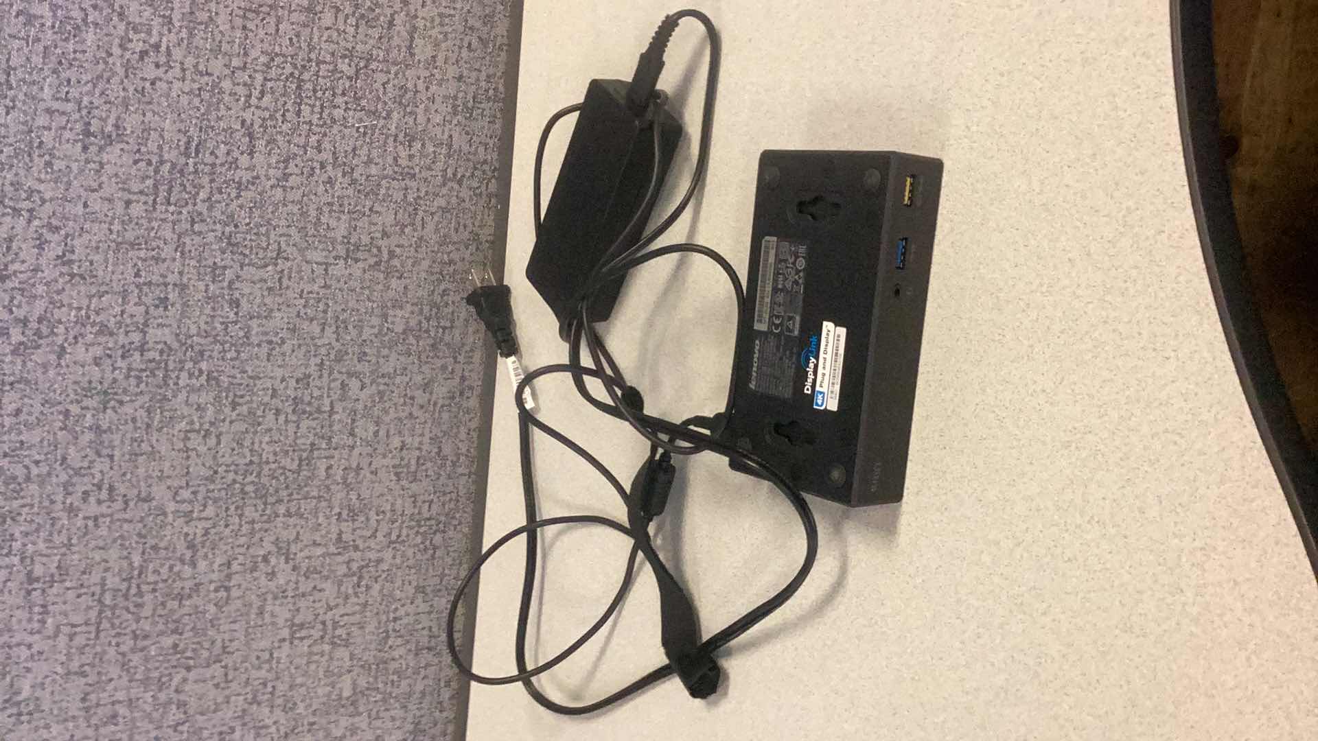 Photo 1 of LENOVO THINKPAD USB 3.0 ULTRADOCK DISPLAY LINK 4K PLUG AND DISPLAY