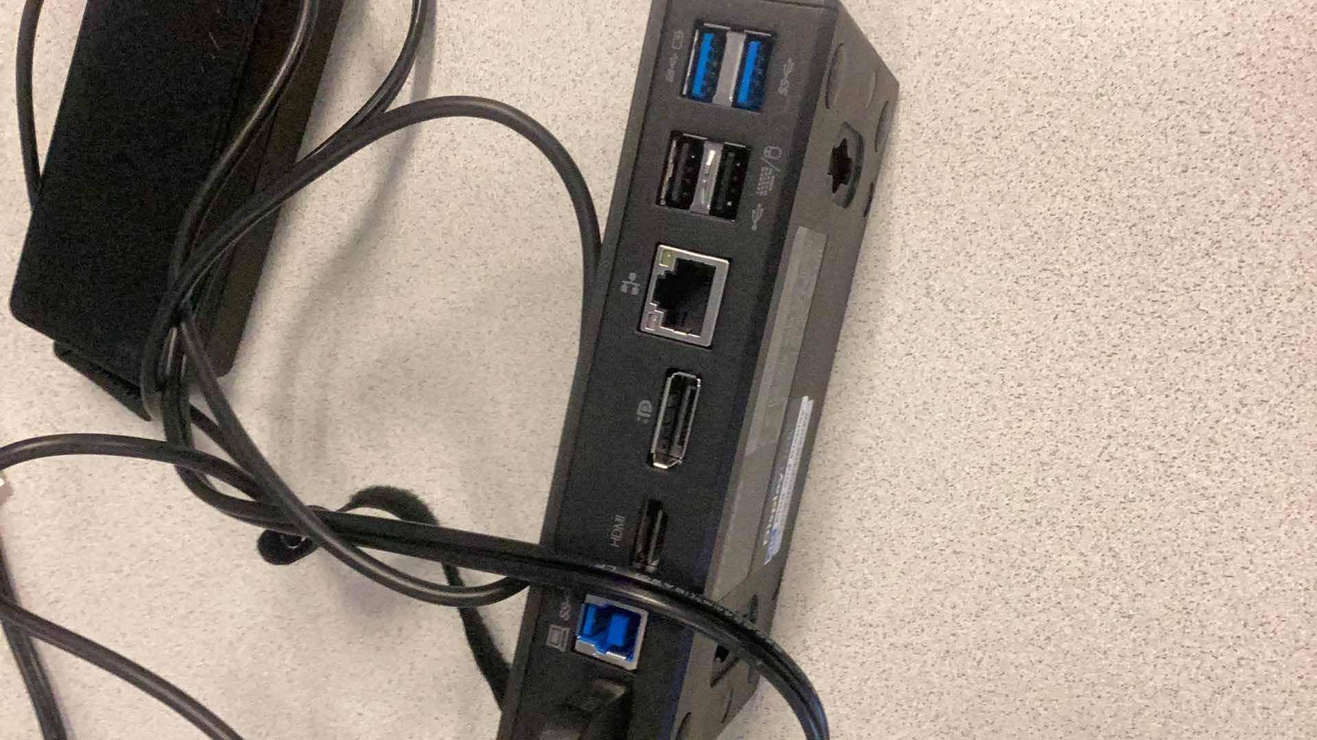 Photo 1 of LENOVO THINKPAD USB 3.0 ULTRADOCK DISPLAY LINK 4K PLUG AND DISPLAY