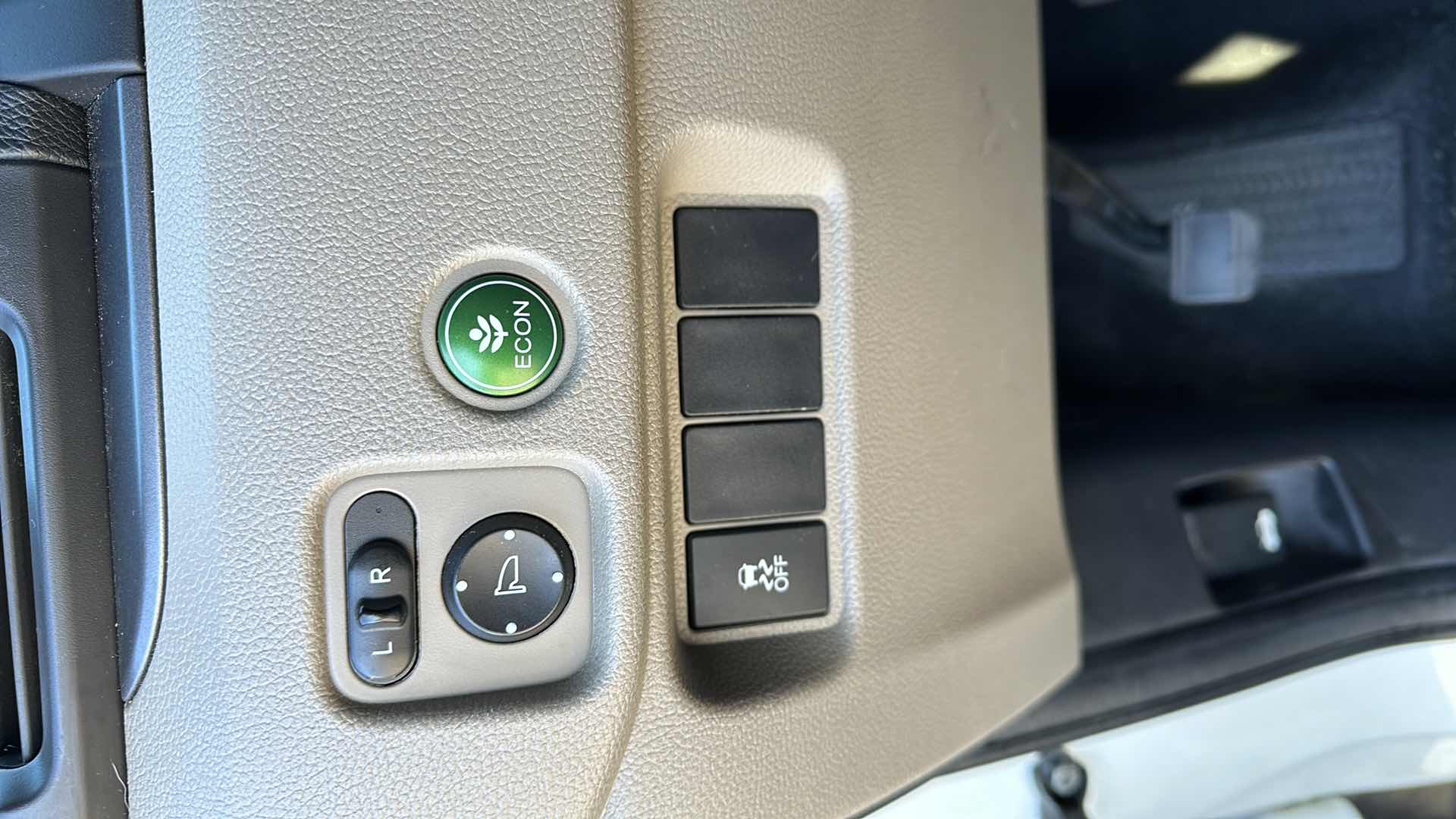 Photo 1 of 2018 WHITE HONDA PILOT W 6 CYL- MILEAGE 41575-(NO ORIGINAL TITLE, BUYER TO TITLE)