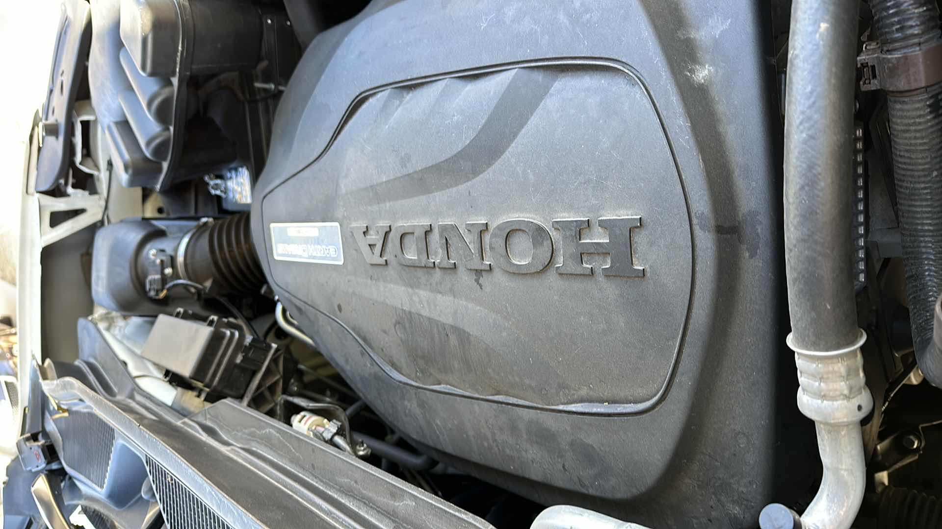 Photo 1 of 2018 WHITE HONDA PILOT W 6 CYL- MILEAGE 41575-(NO ORIGINAL TITLE, BUYER TO TITLE)