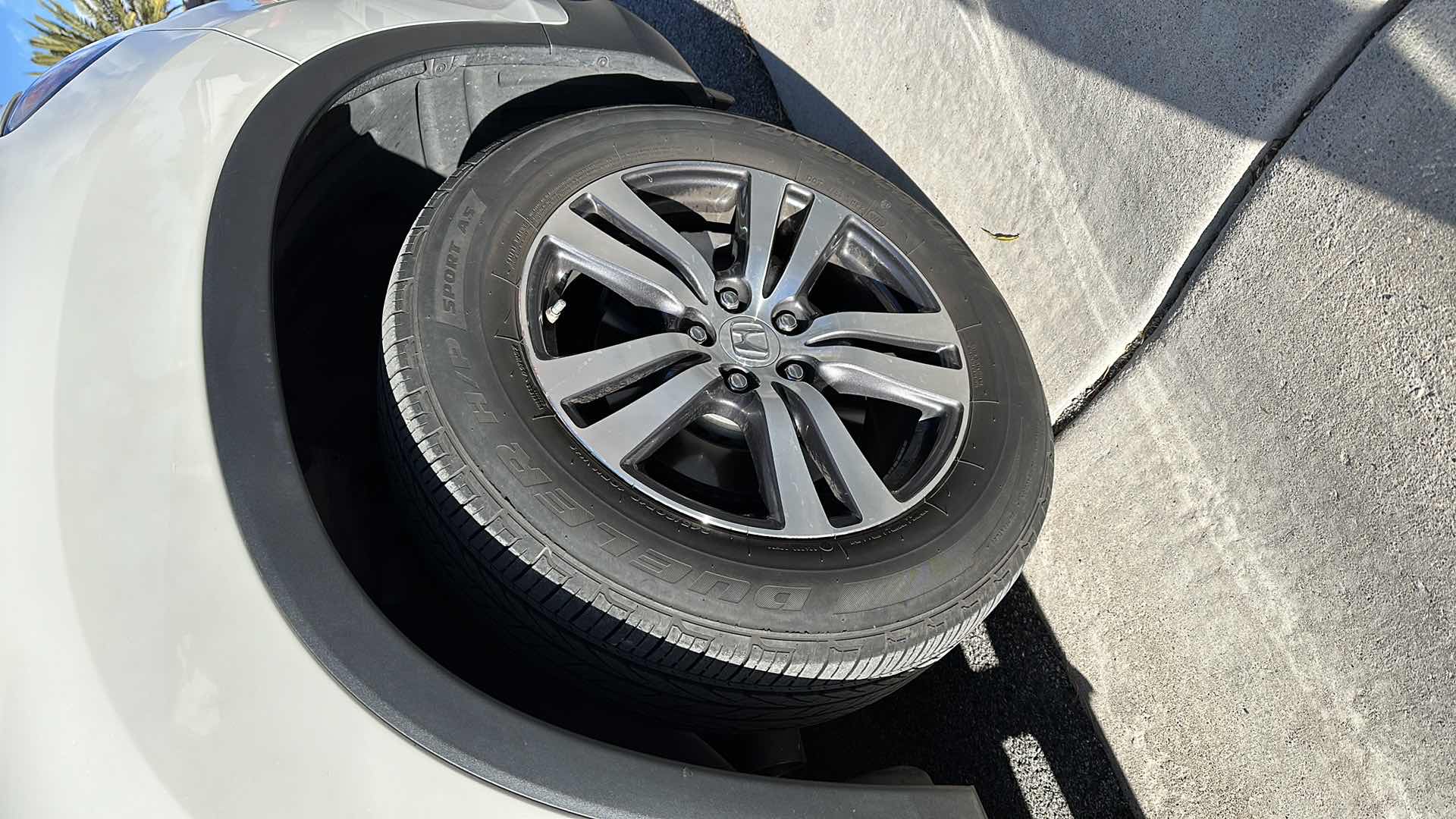 Photo 1 of 2018 WHITE HONDA PILOT W 6 CYL- MILEAGE 41575-(NO ORIGINAL TITLE, BUYER TO TITLE)