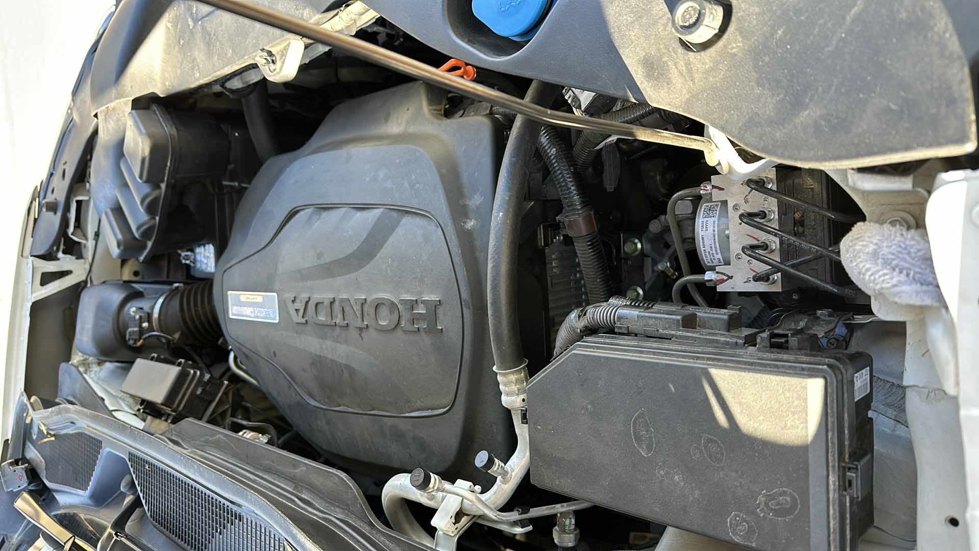 Photo 1 of 2018 WHITE HONDA PILOT W 6 CYL- MILEAGE 41575-(NO ORIGINAL TITLE, BUYER TO TITLE)